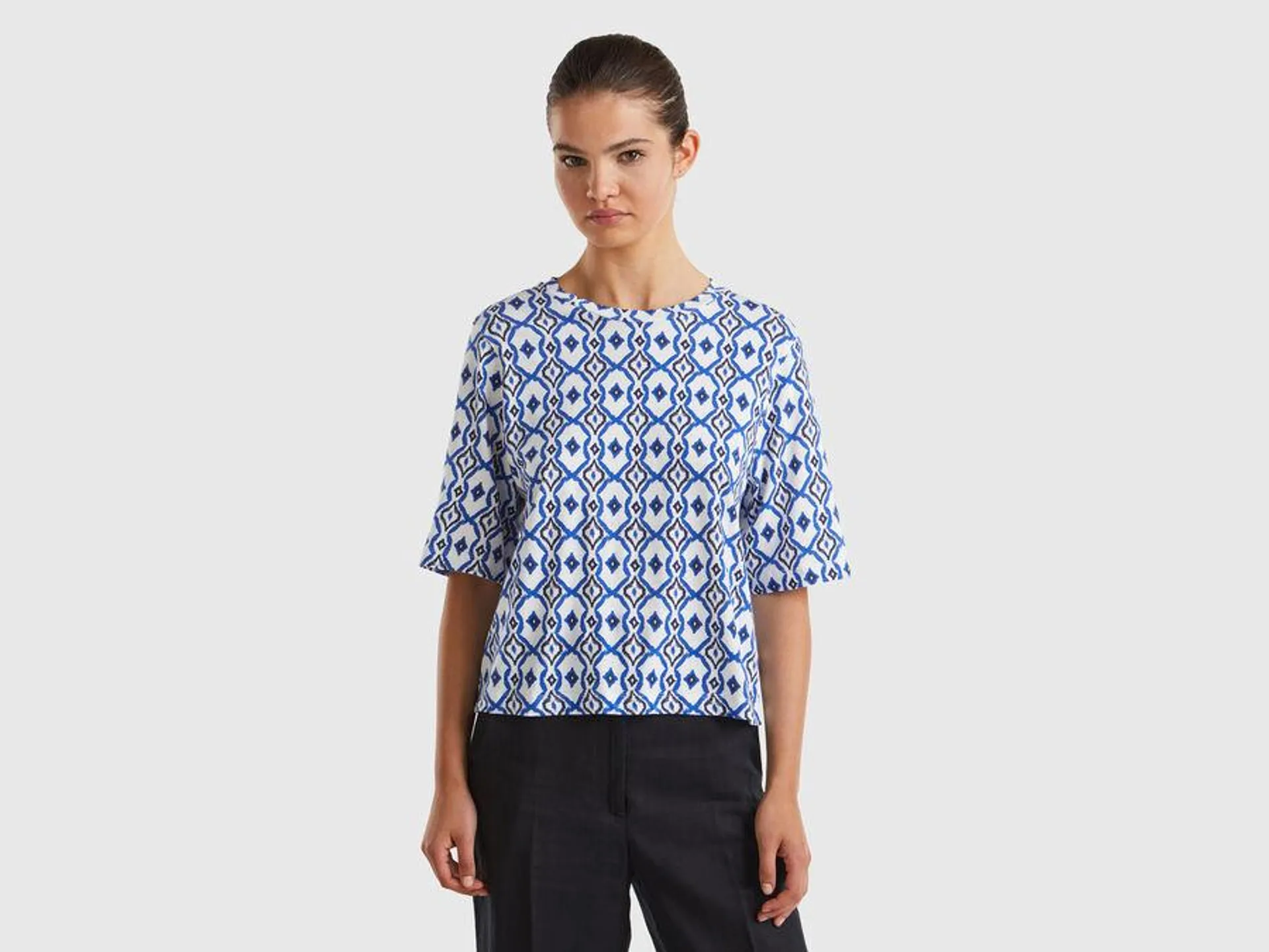 T-shirt with geometric pattern