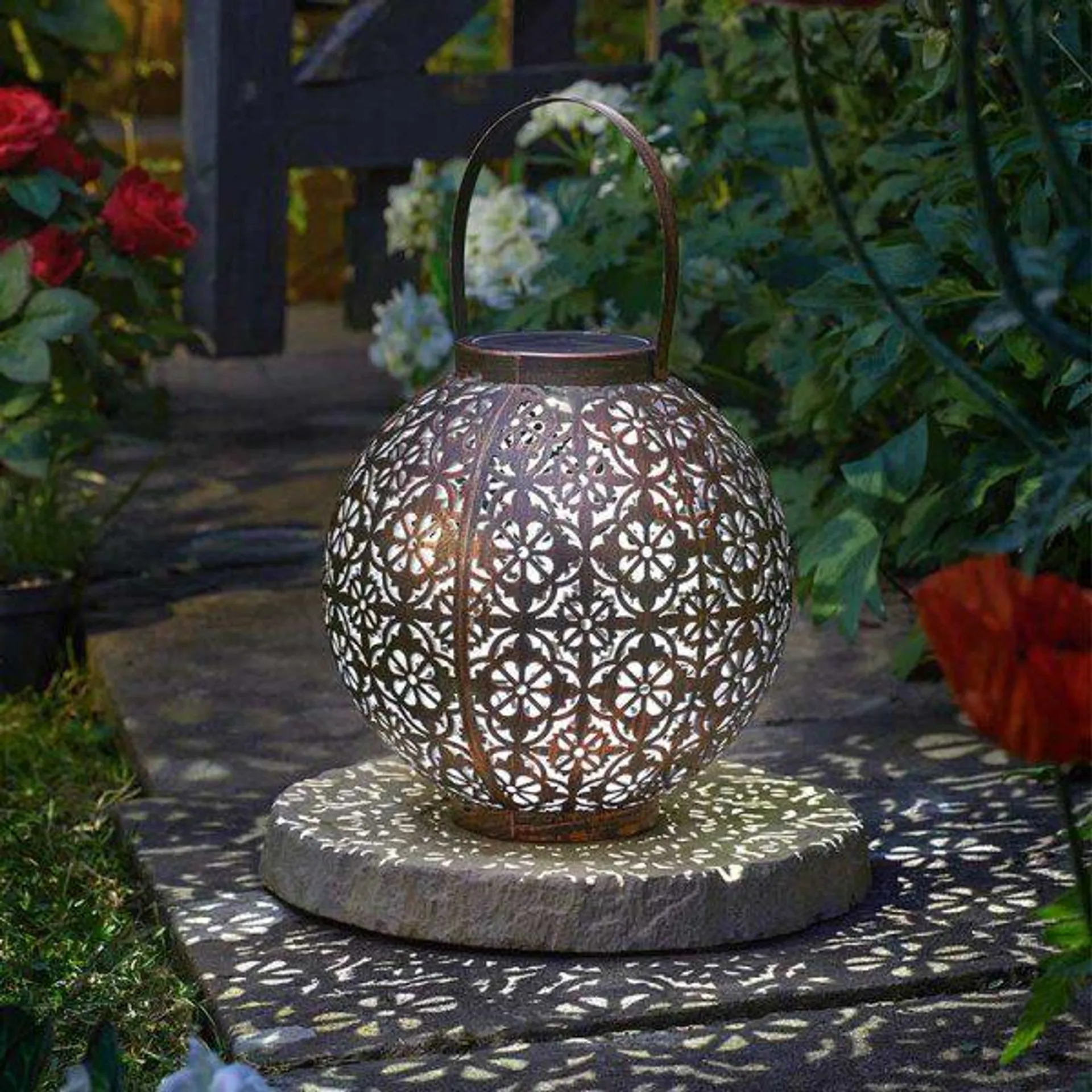 Boulette Large Solar Garden Lantern