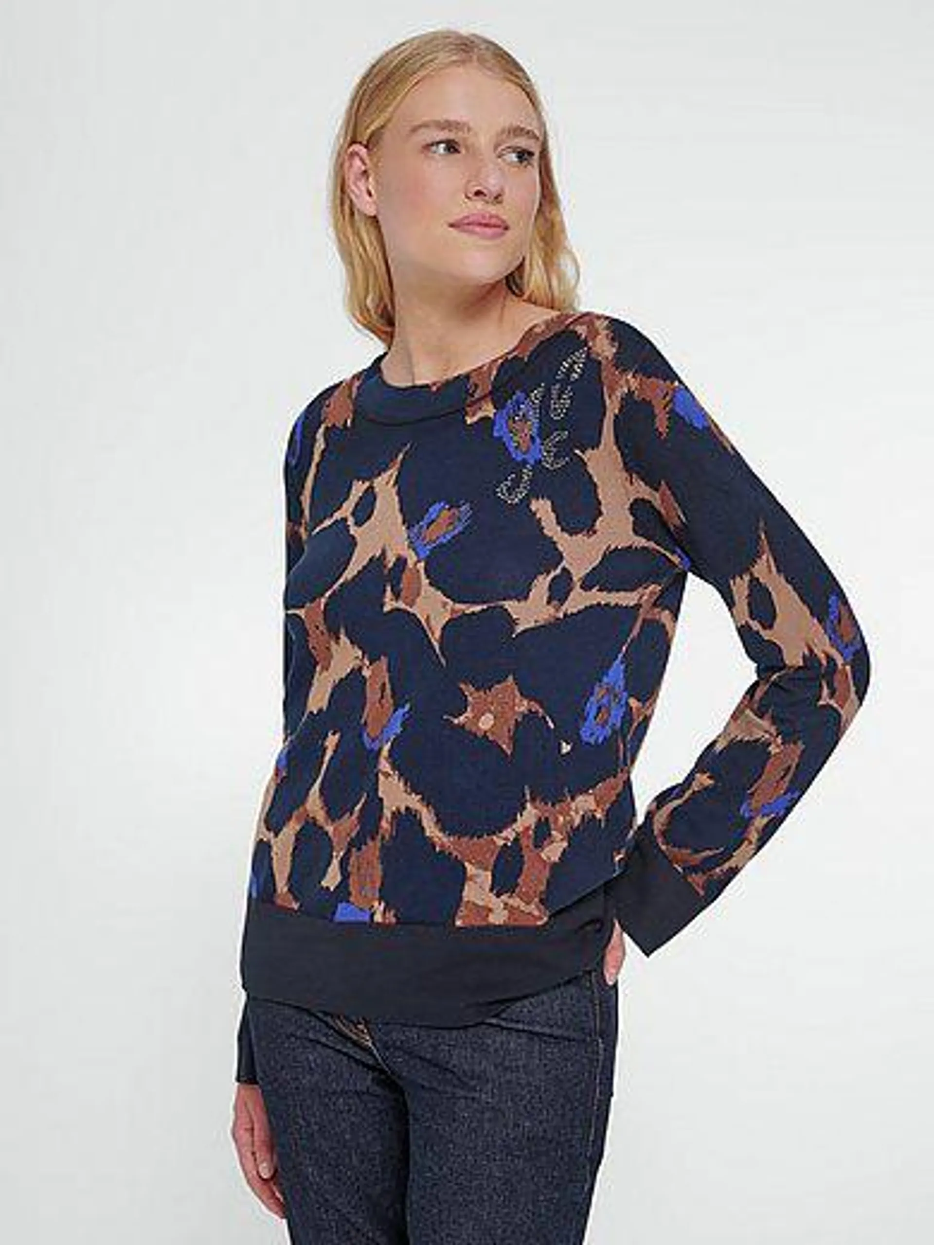 Round neck jumper with leopard print