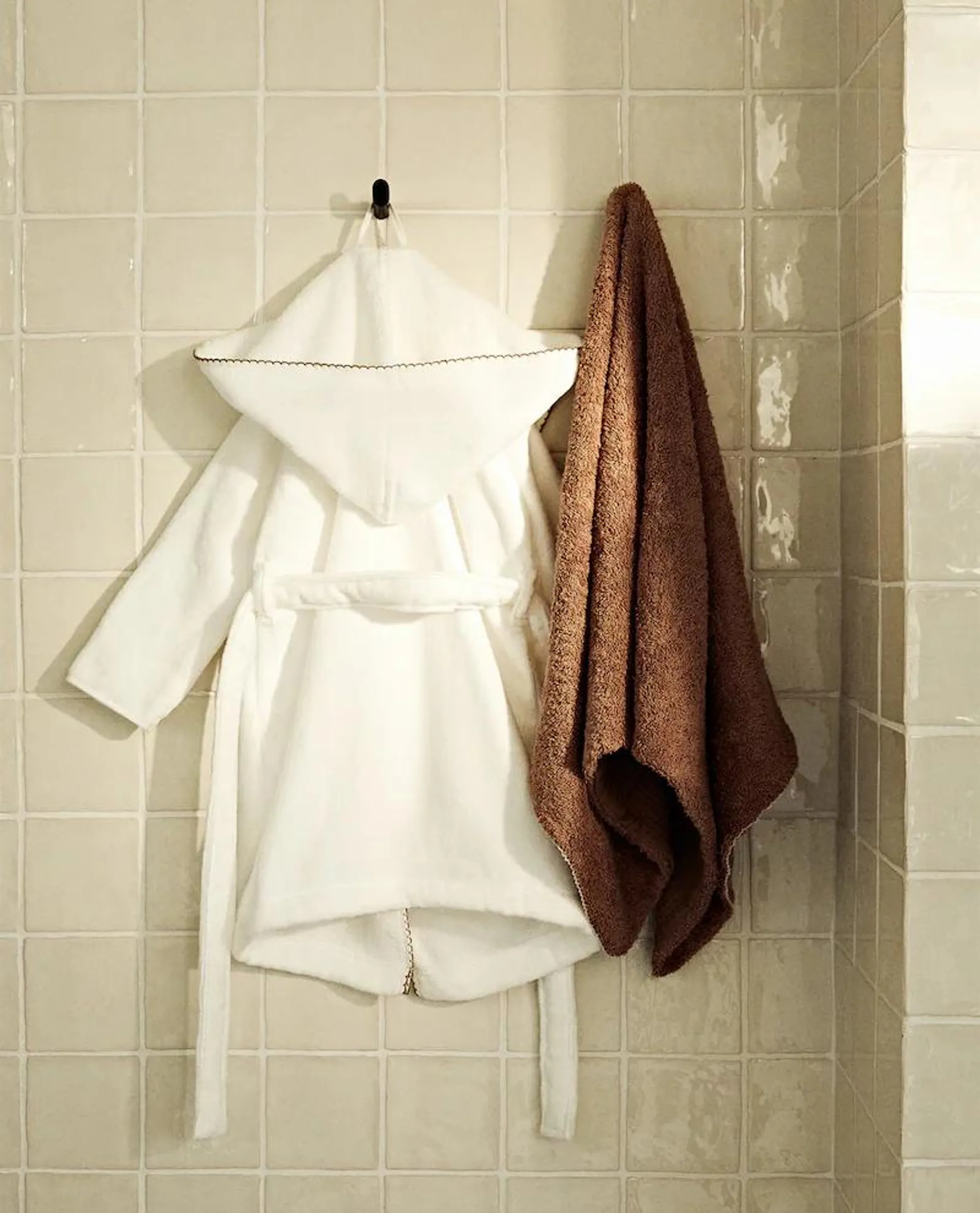 CHILDREN'S VELOUR BATHROBE WITH TRIM DETAIL