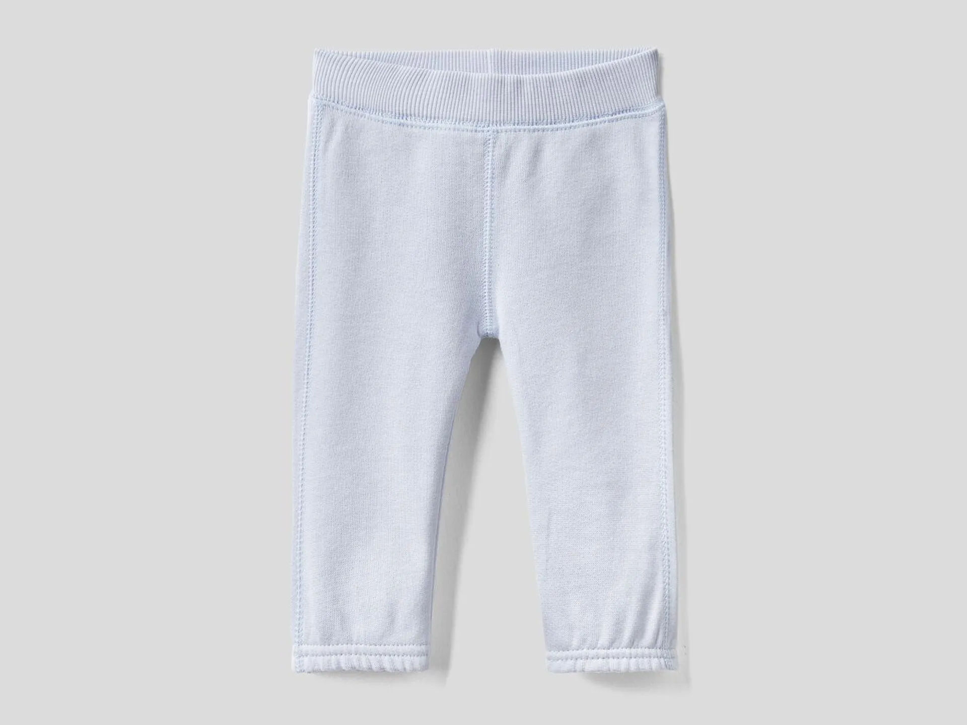 Warm sweatpants with embroidery