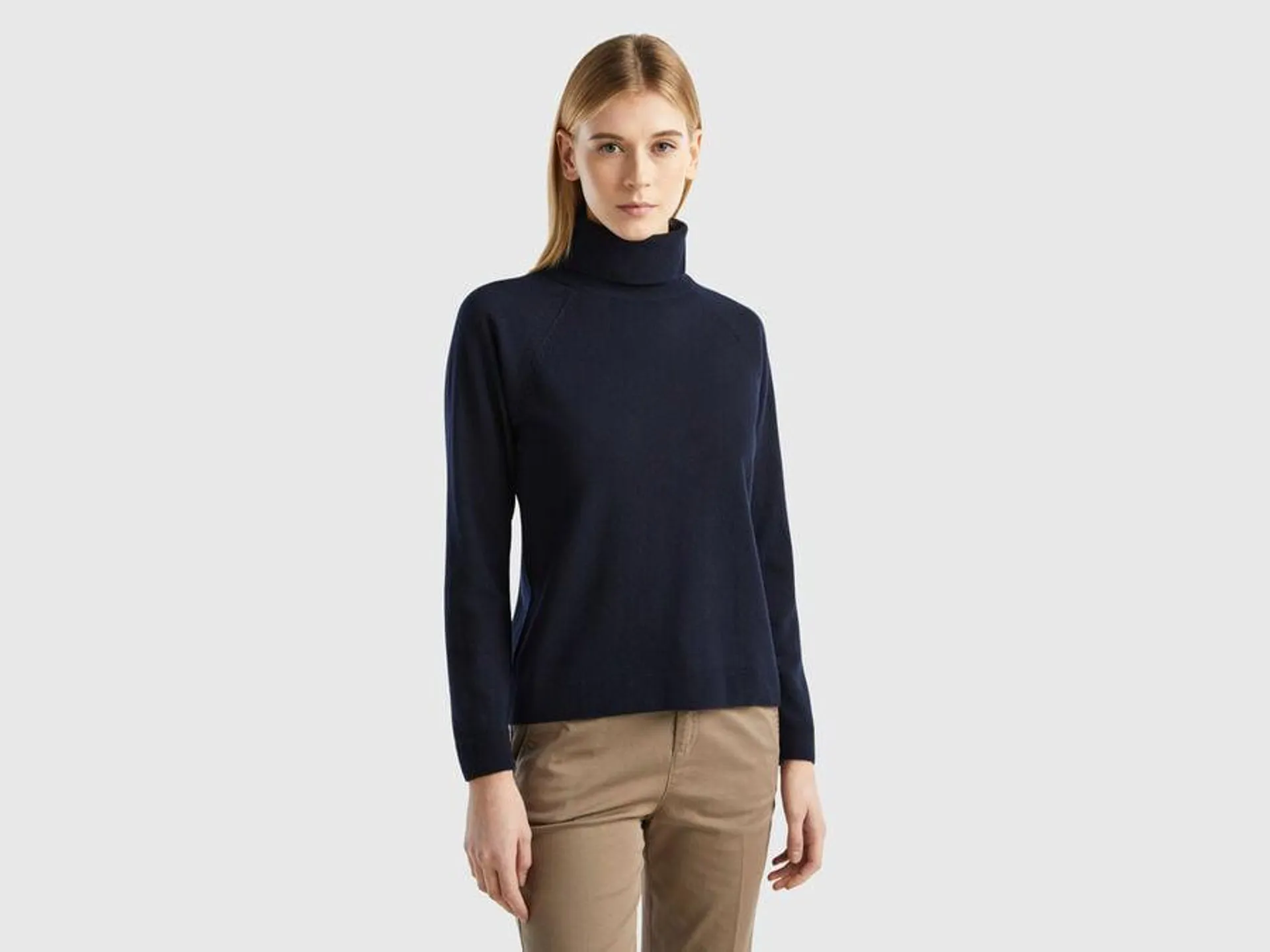 Dark blue turtleneck sweater in cashmere and wool blend