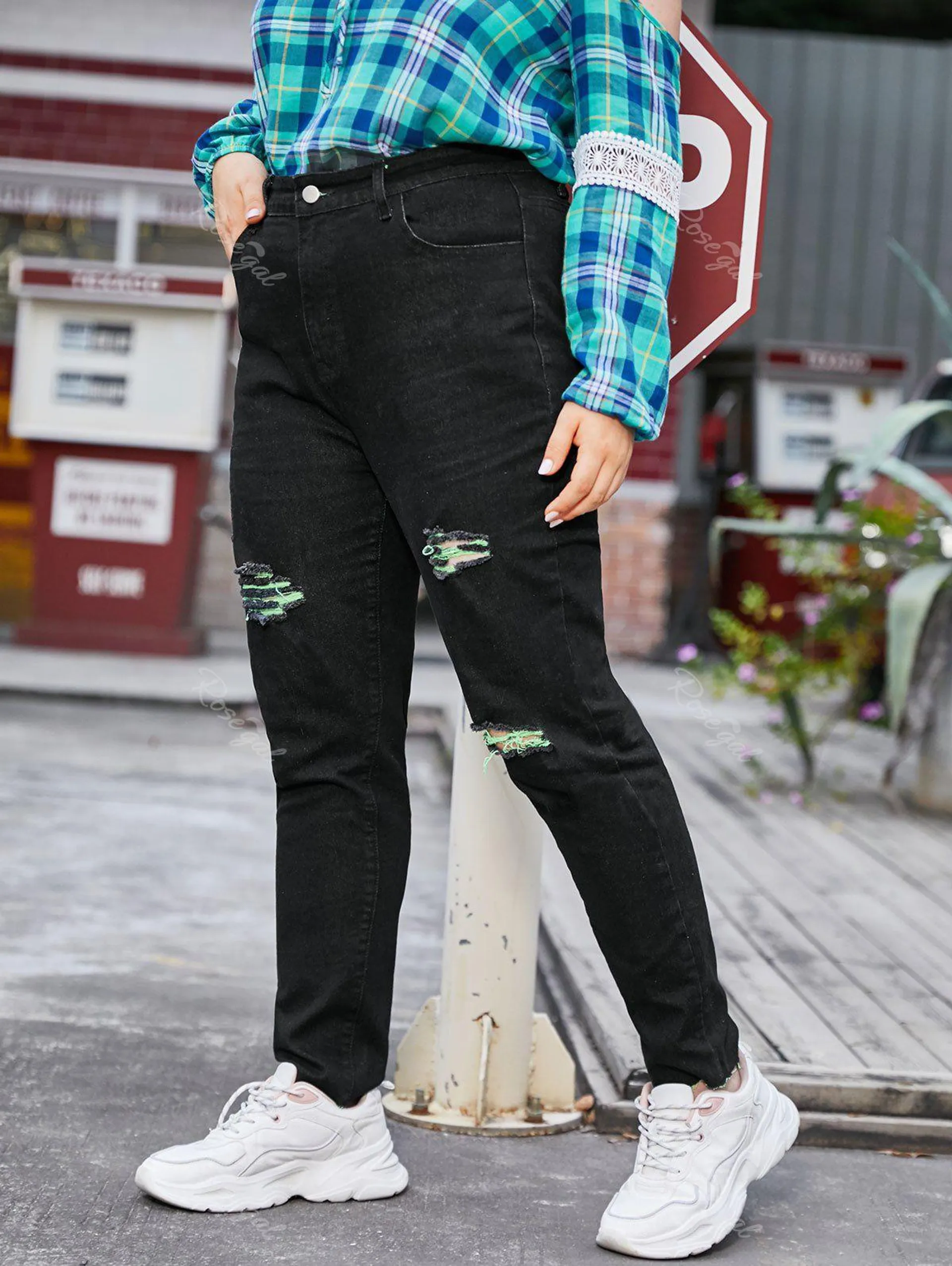 Contrast Distressed Raw Hem Plus Size Tapered Jeans - L