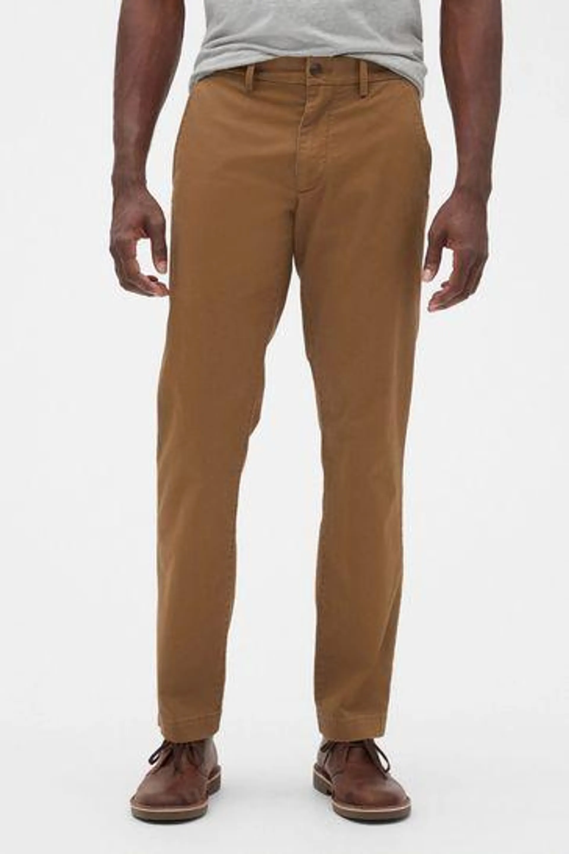 Essential Chinos in Straight Fit