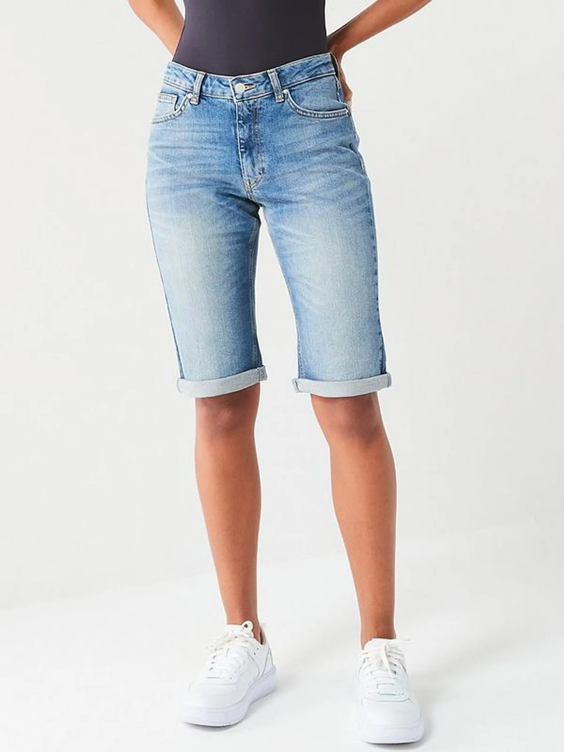 Taylor Boyfriend Denim Shorts - Mid Wash