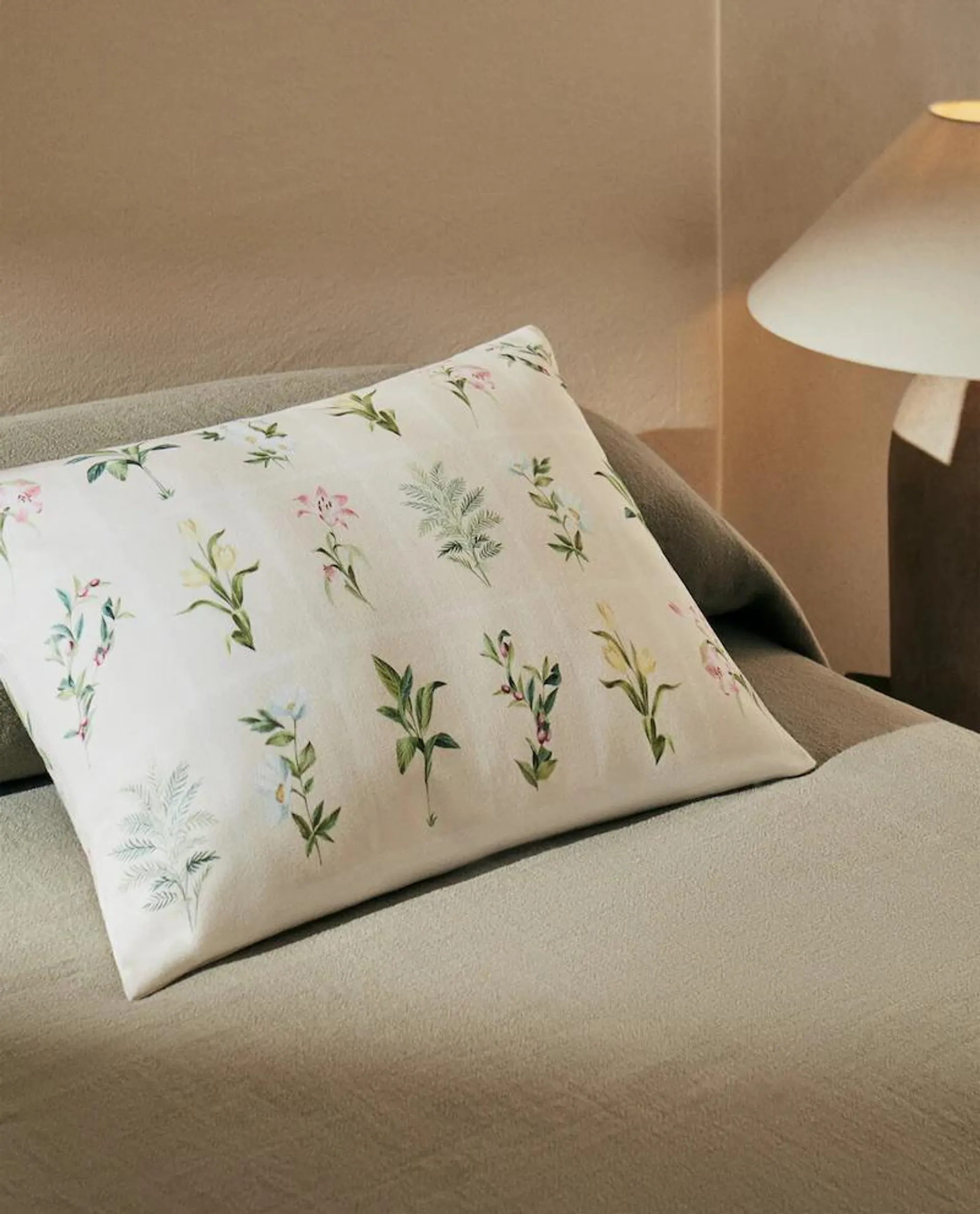 FLORAL PRINT CUSHION COVER