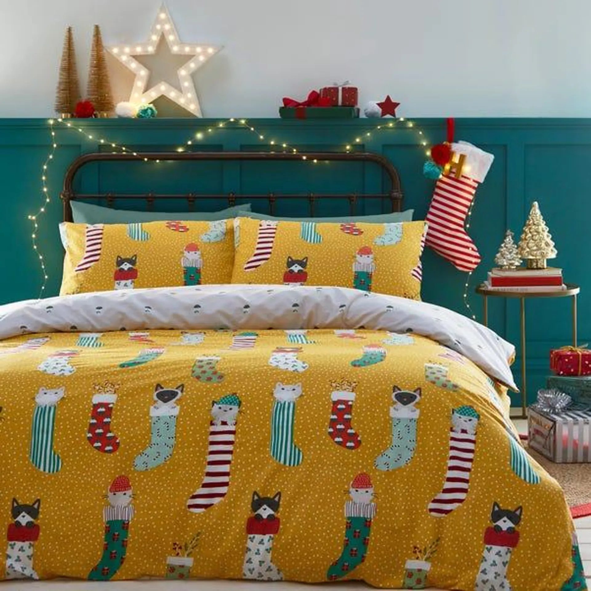 furn. Meowy Christmas Duvet Cover and Pillowcase Set