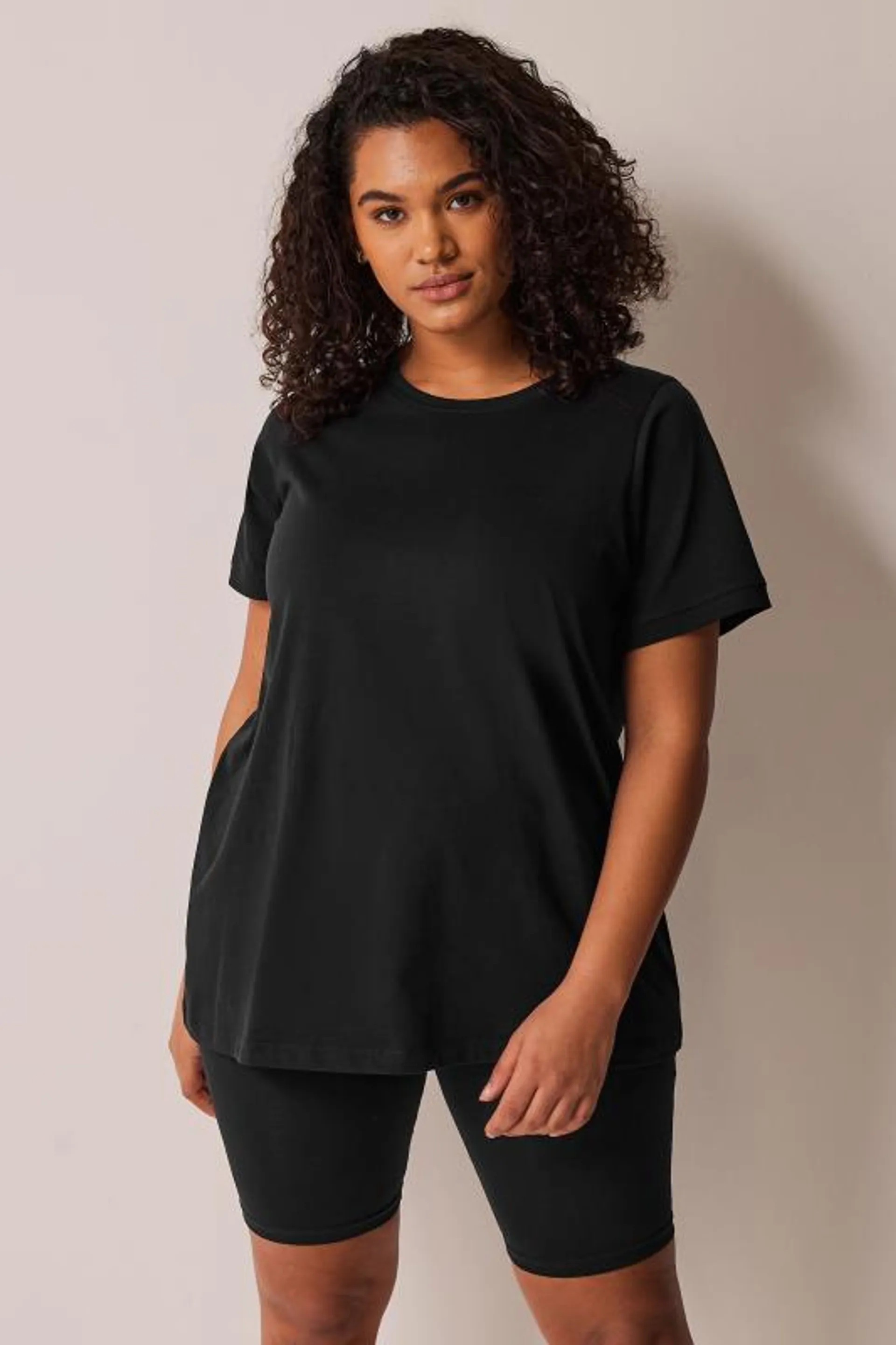 EVANS Curve Black Essential T-Shirt