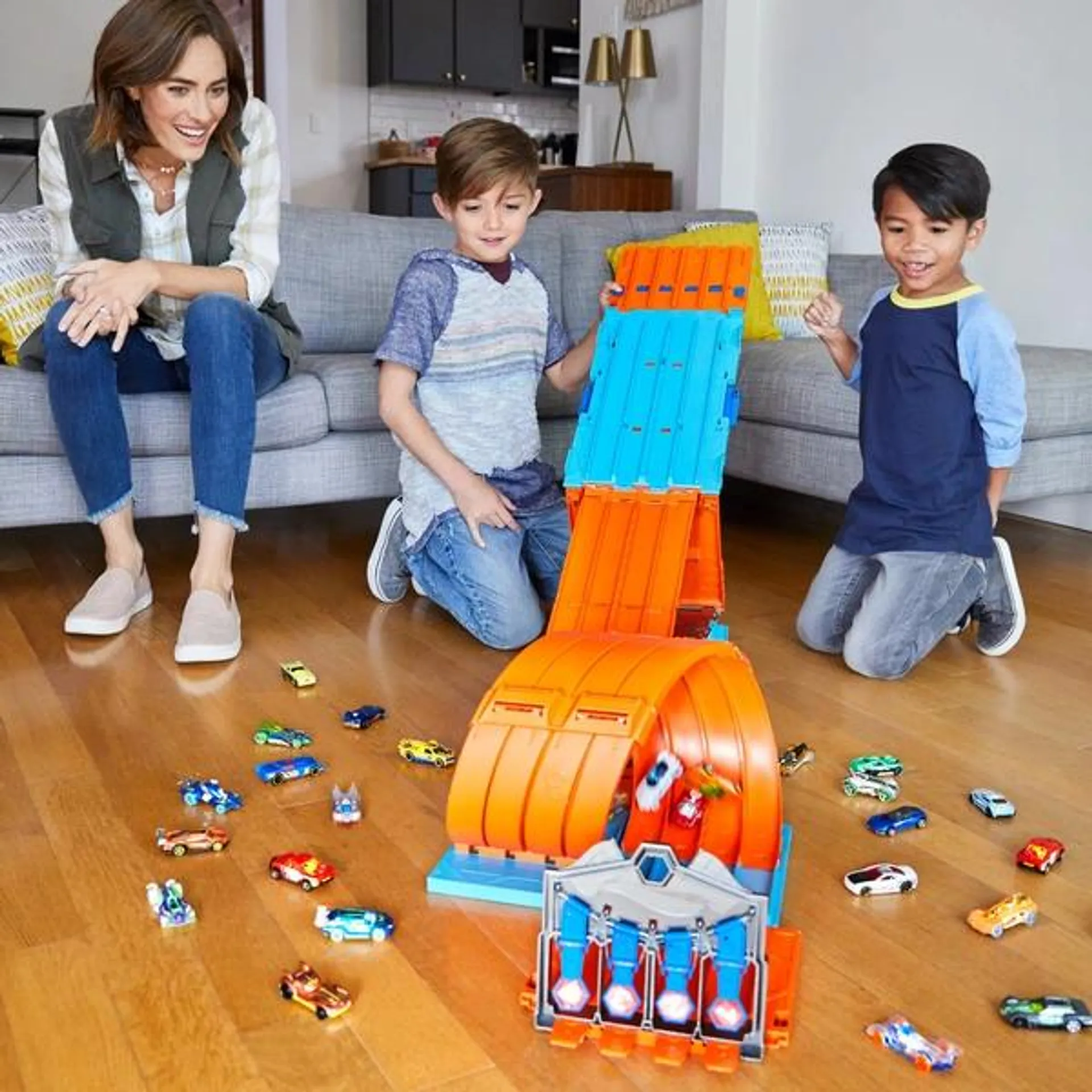 Hot Wheels Track Builder System Race Crate Playset