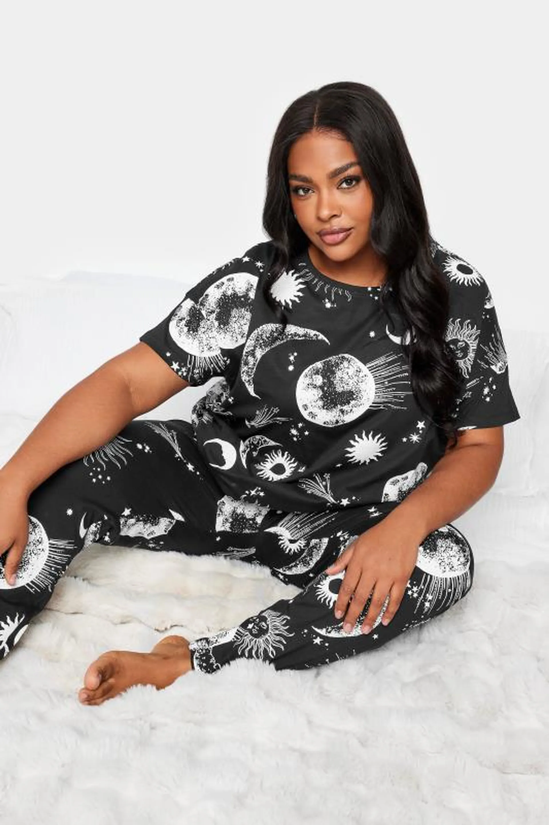 YOURS Curve Black Celestial Print Pyjama Set