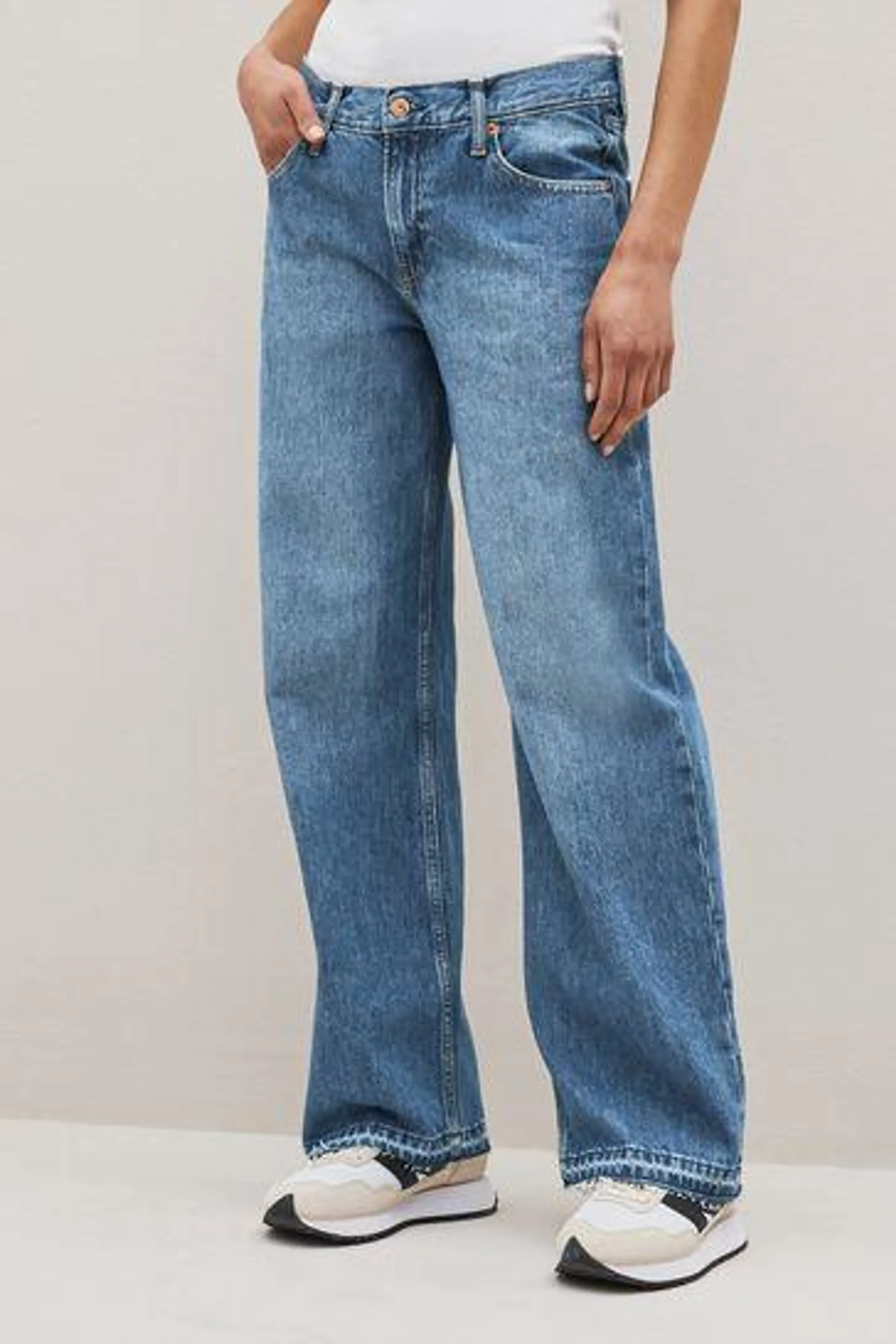 Low Rise Washwell Stride Jeans