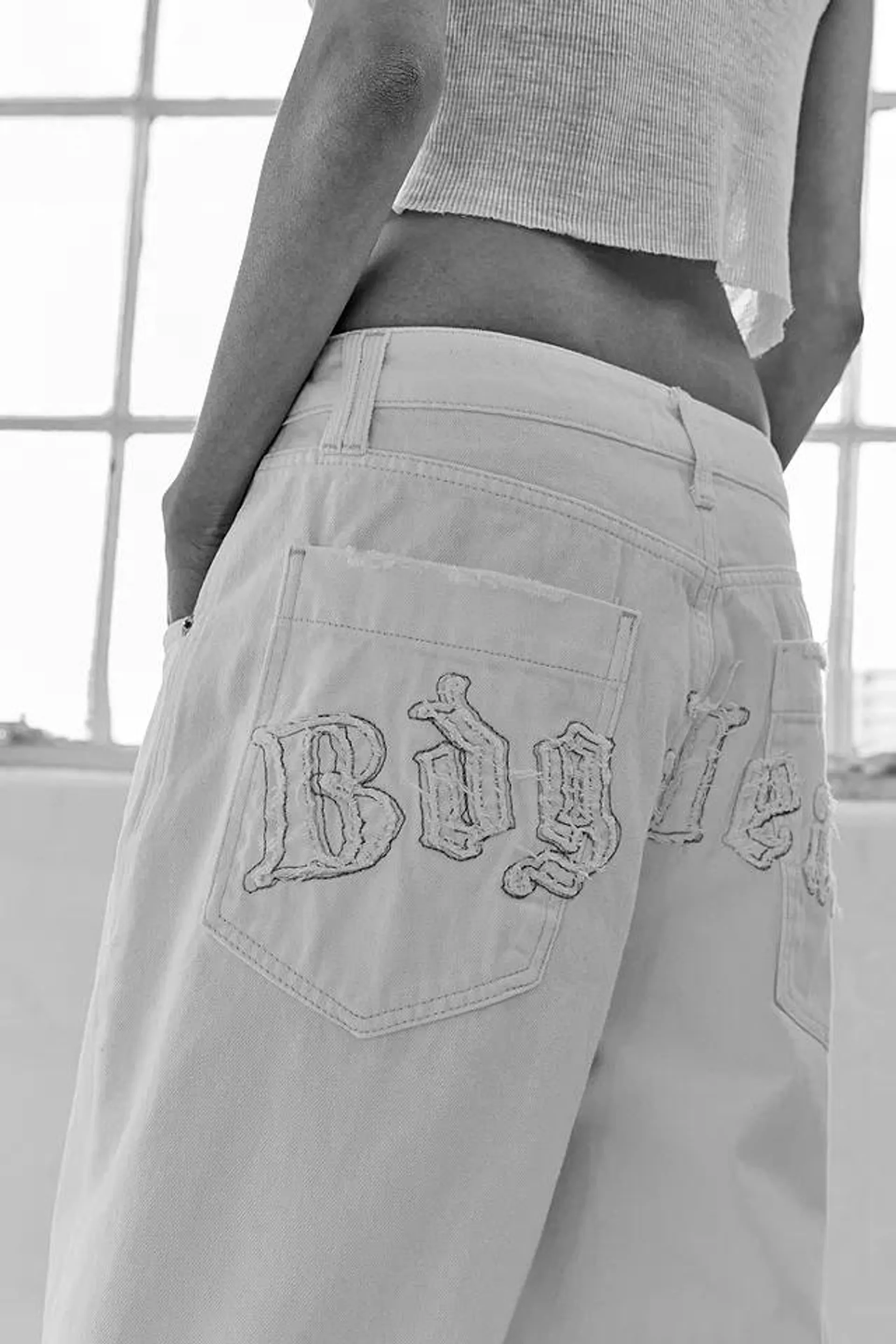 BDG Jaya Applique Denim Baggy White Jeans