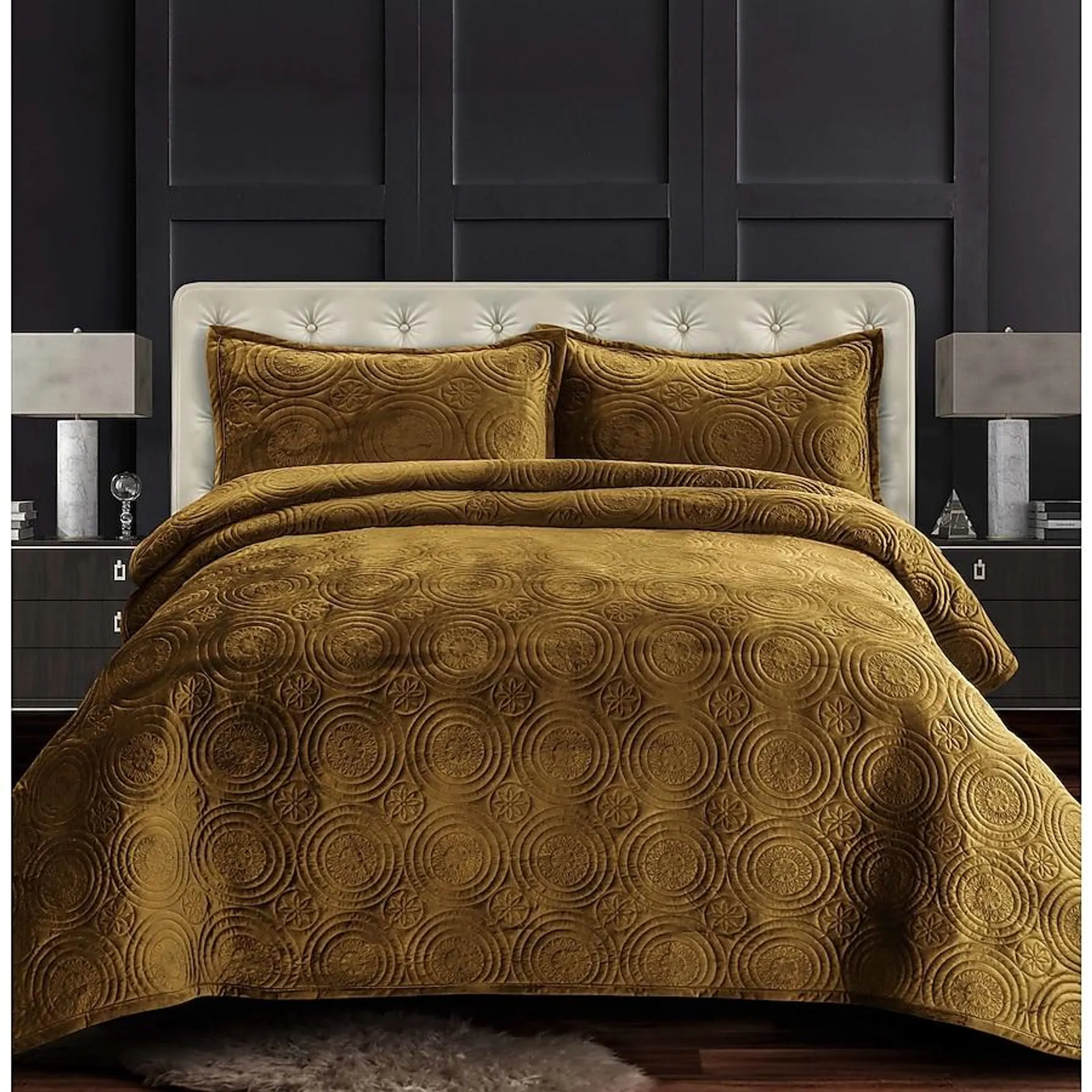 TRIBECA LIVING Capri Quilts Camel Solid Queen Quilt with (Fill)