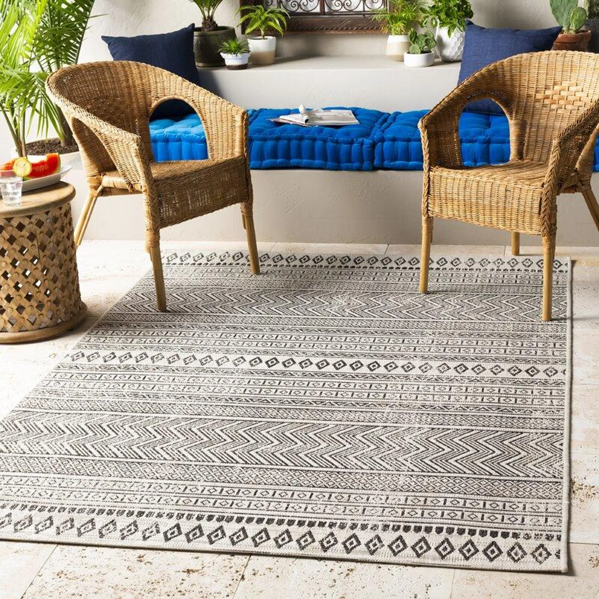 Laruth Southwestern Black/White Indoor/Outdoor Area Rug