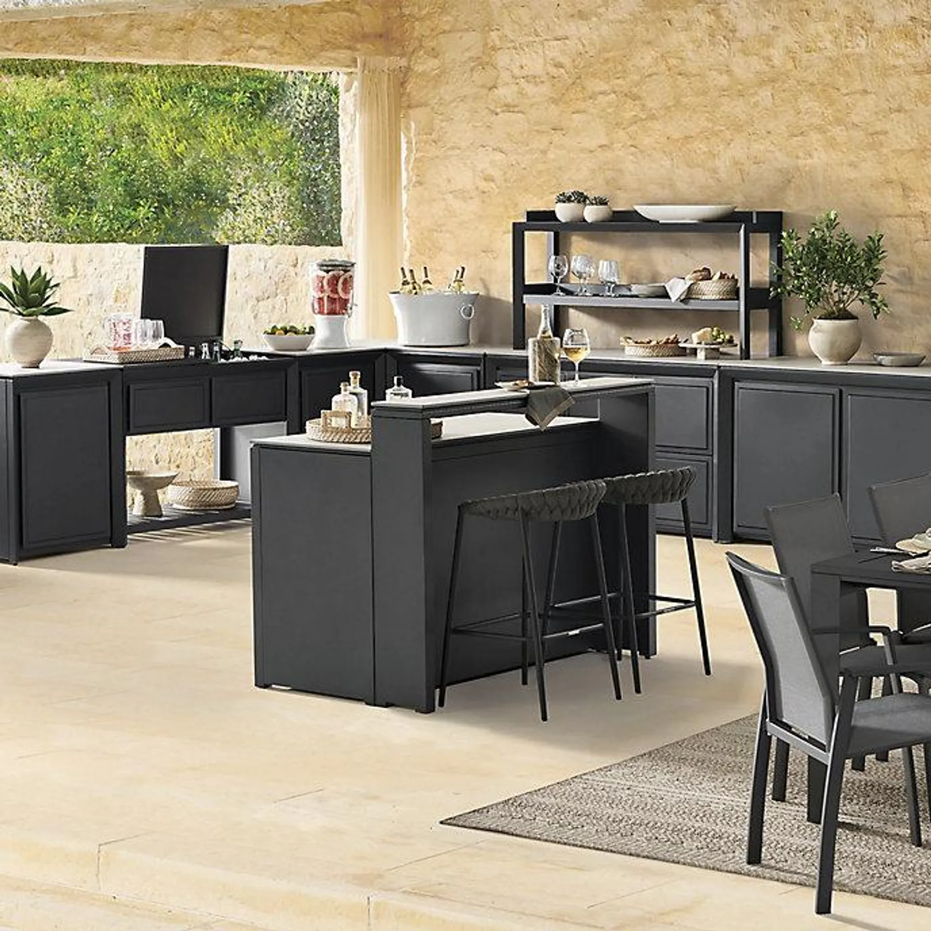 Frontgate Resort Collection™ Newport Outdoor Kitchen in Matte Black Aluminum