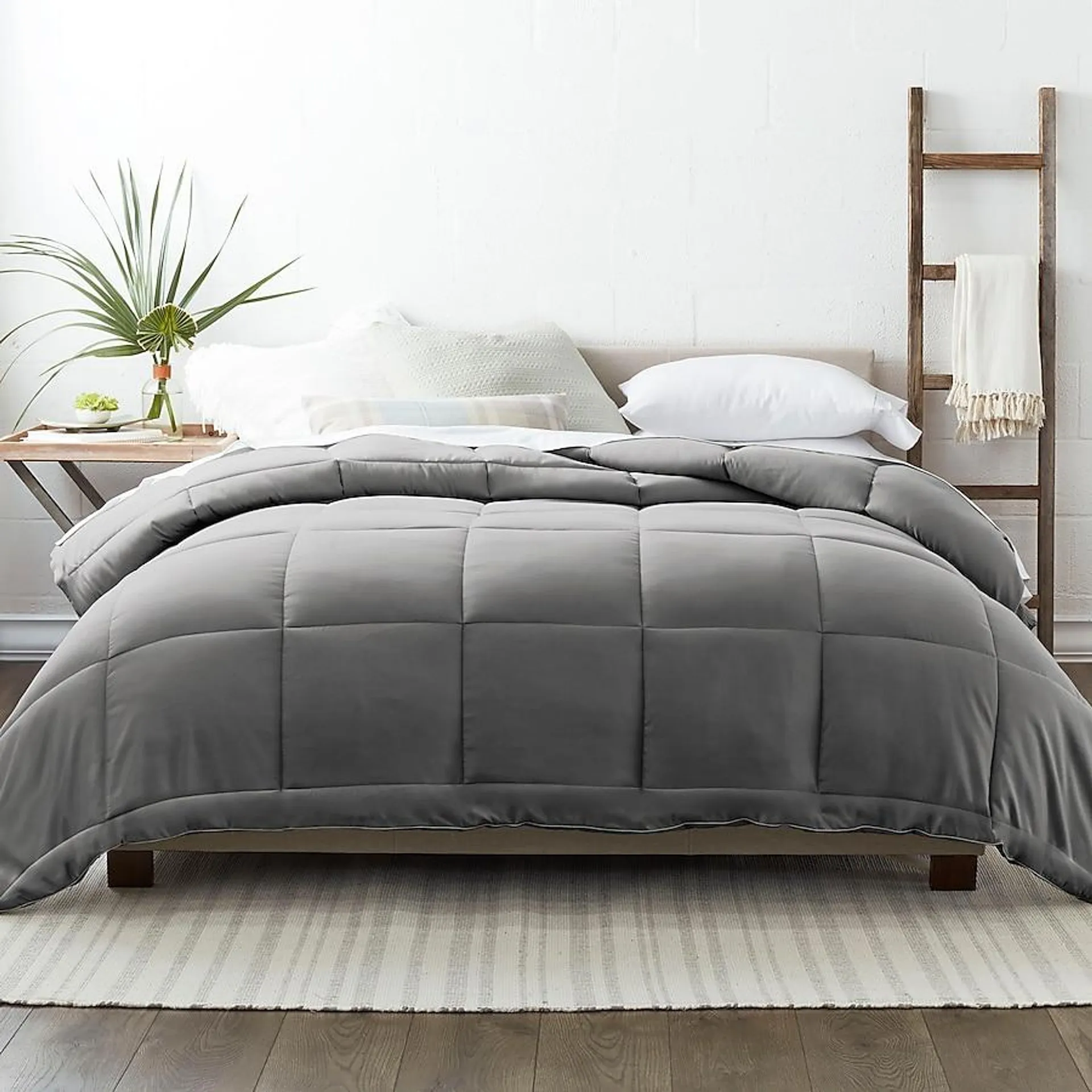 Ienjoy Home Home Gray Solid Full/Queen Comforter with (Down Alternative Fill)