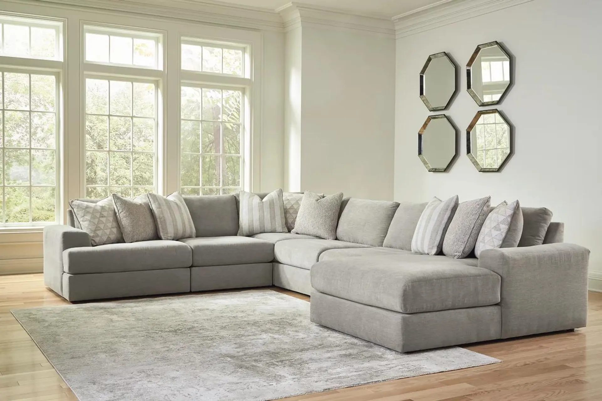 Avaliyah 6-Piece Sectional with Chaise