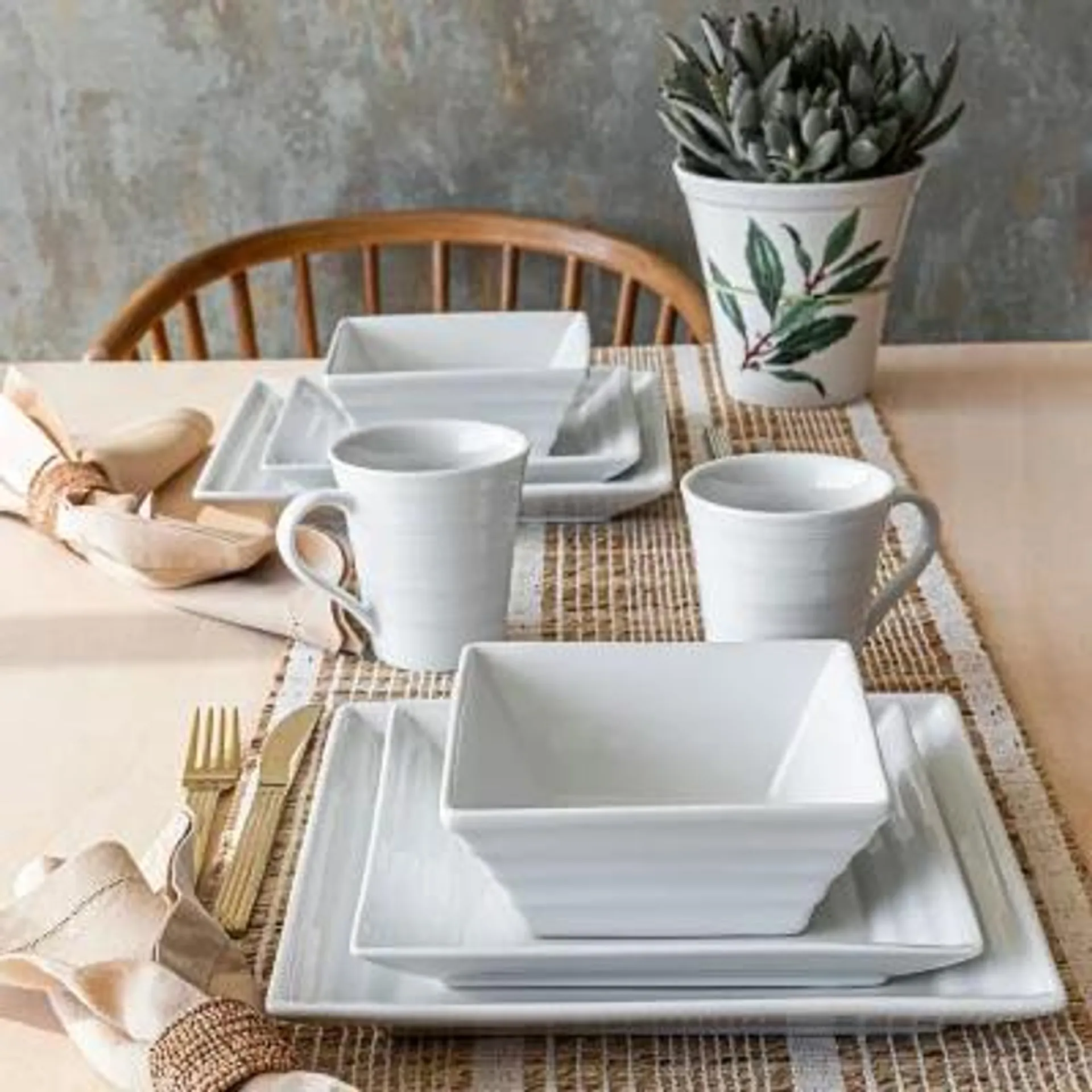 Overandback 32-Piece Ribbed Dinnerware Set