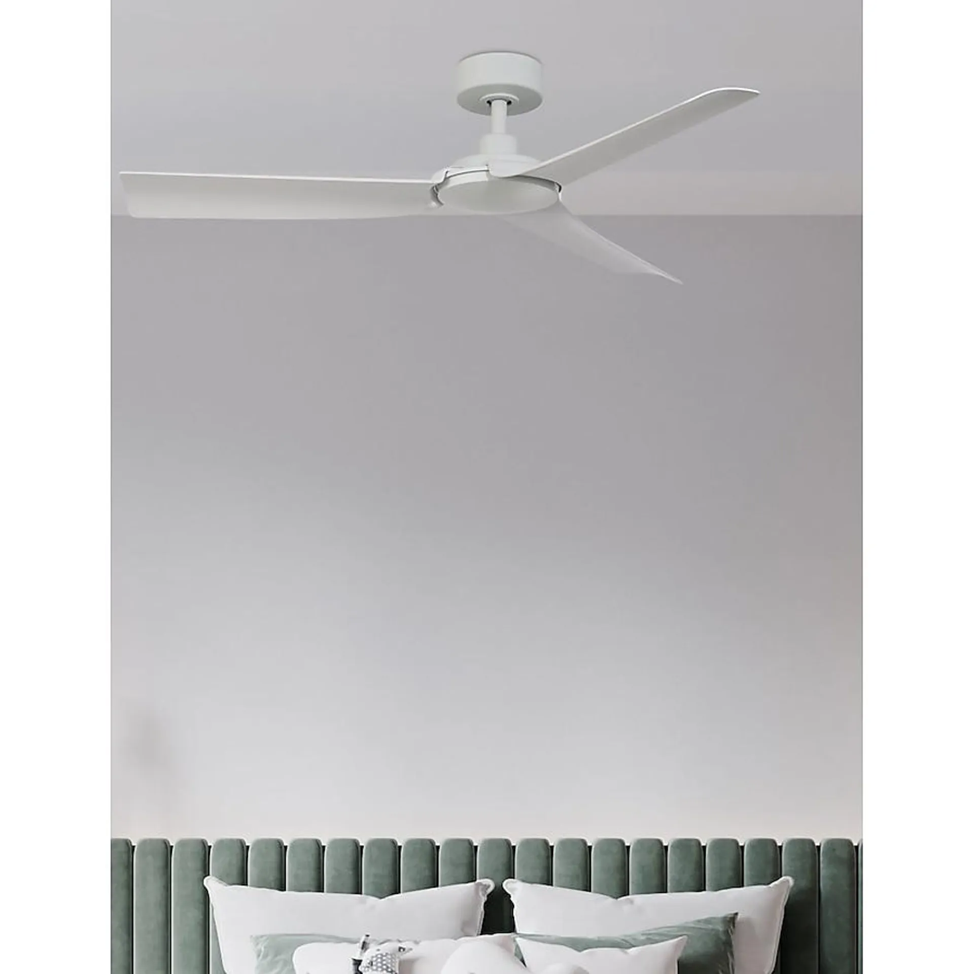 Harbor Breeze Lochwood 52-in Matte White Indoor/Outdoor Ceiling Fan and Remote (3-Blade)