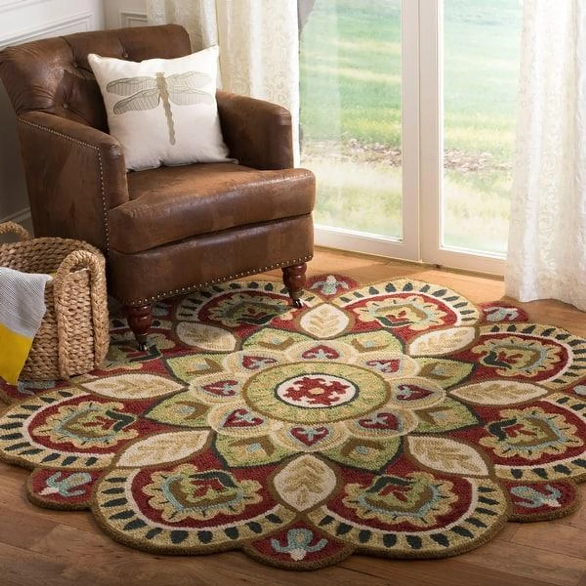 SAFAVIEH Handmade Novelty Urtza Ornate Flower Wool Rug