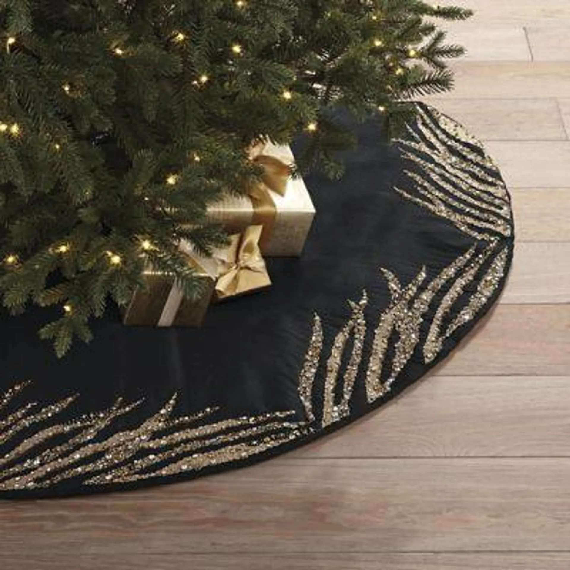 Noire Nouveau Tree Skirt