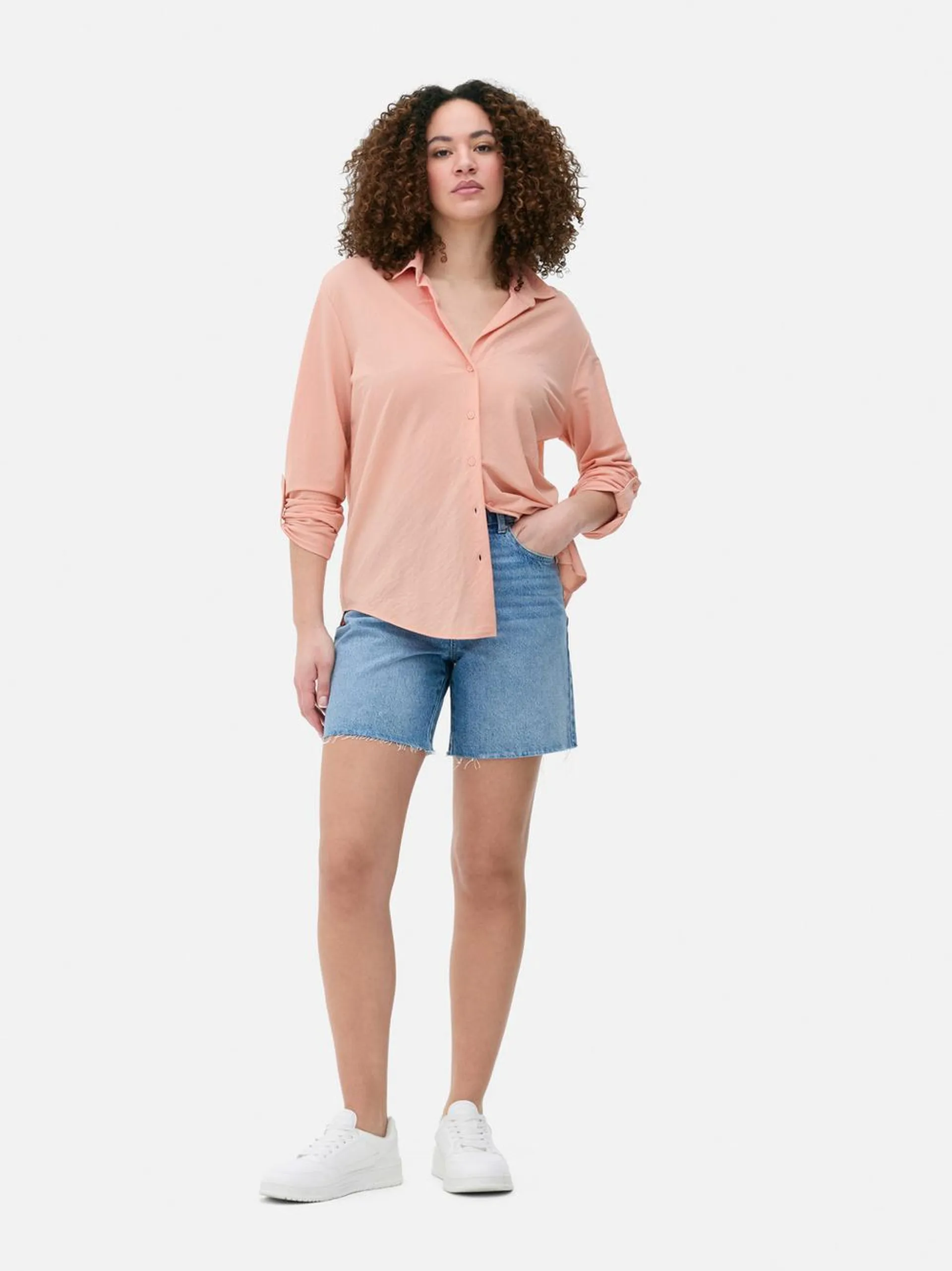 Camisa con cuello abierto