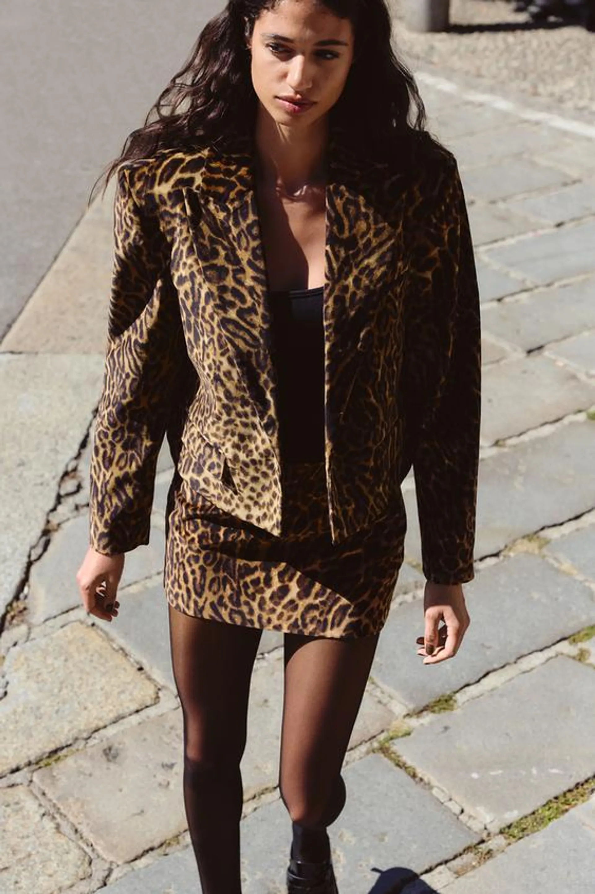 ANIMAL PRINT VELVET CROP BLAZER