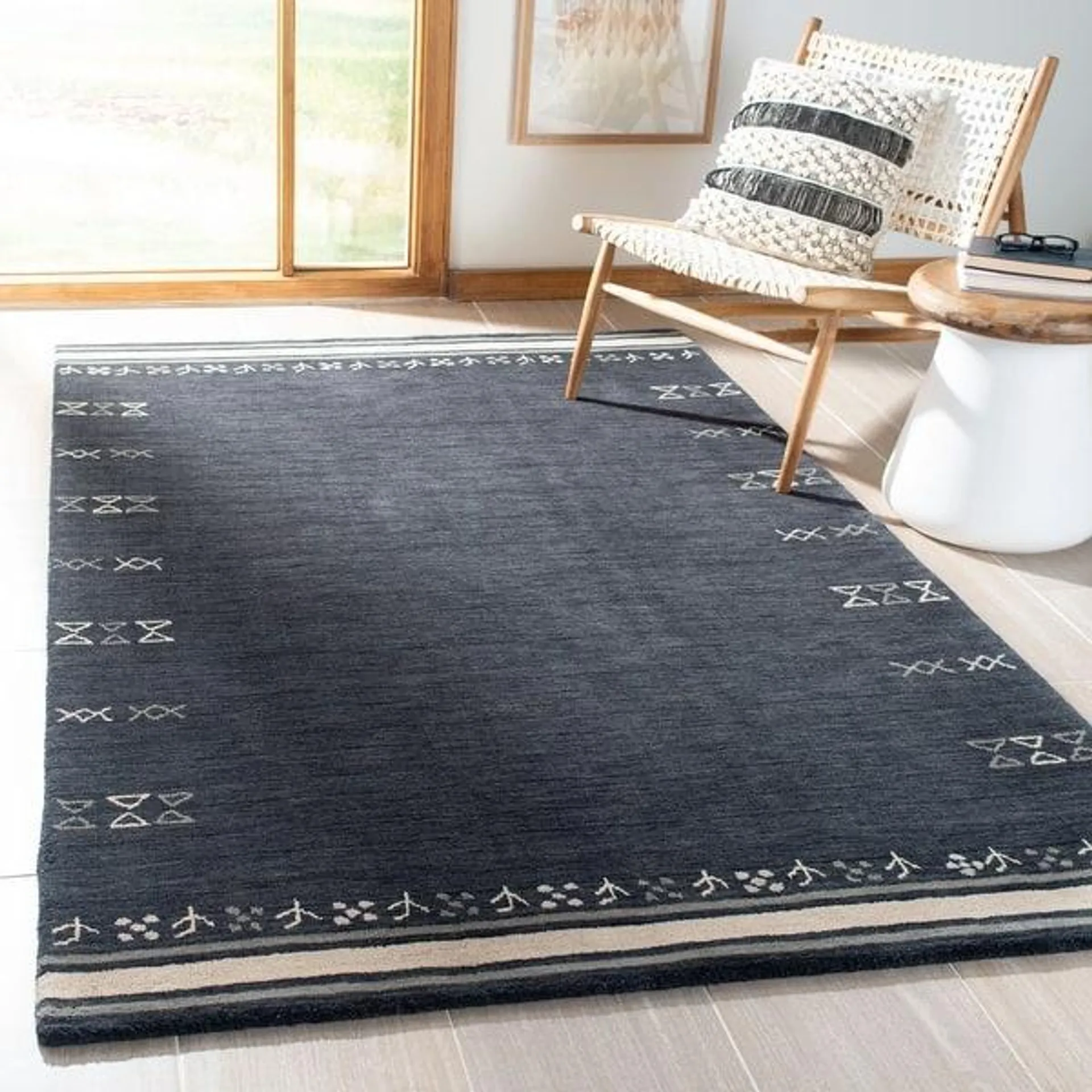 SAFAVIEH Handmade Himalaya Brittny Wool Rug