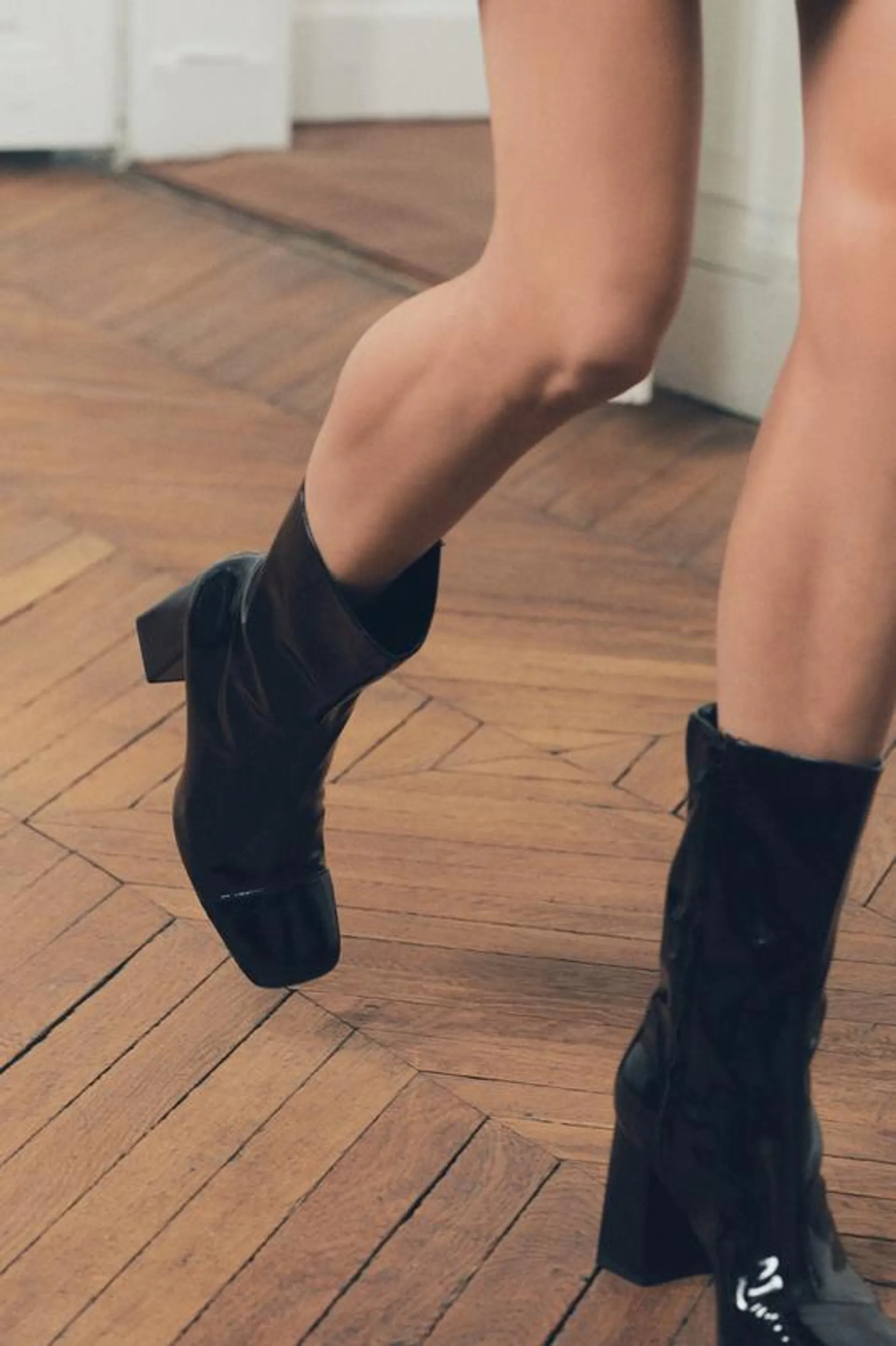 FAUX PATENT FINISH ANKLE BOOT