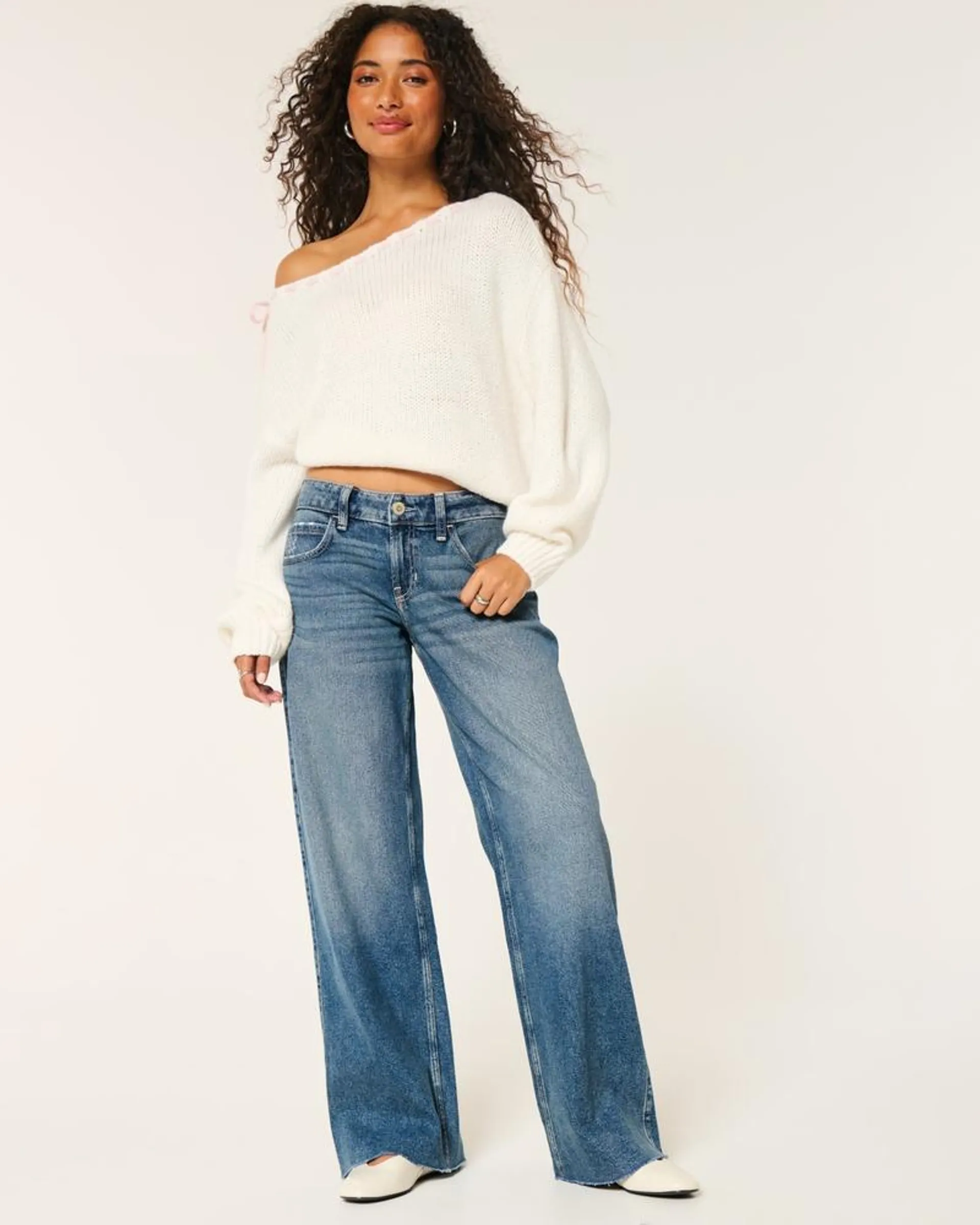 Low-Rise Medium Wash Embroidered Heart Baggy Jeans