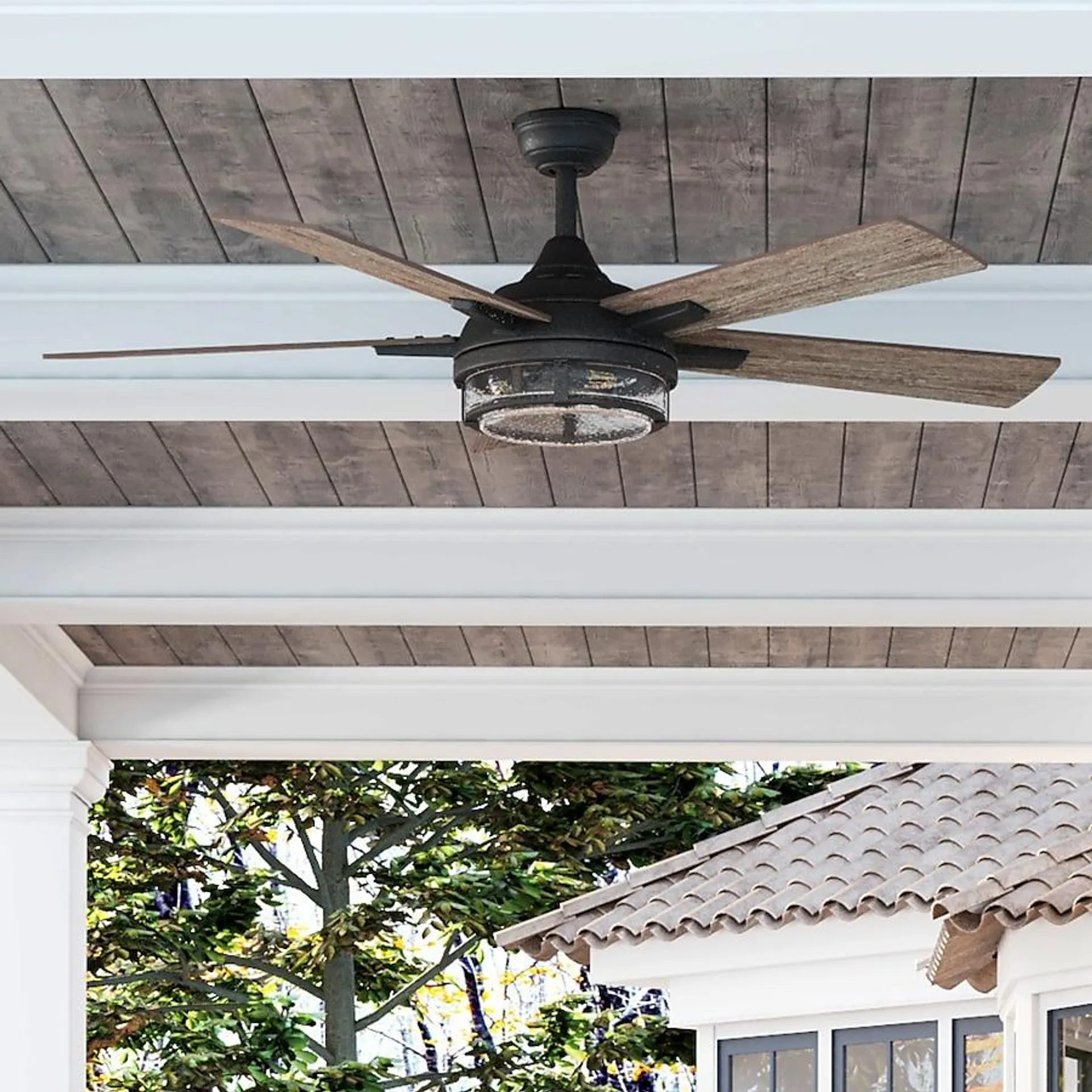 Harbor Breeze Summersville 52-in Outdoor Textured Black with Driftwood/Auburn Blades Ceiling Fan With Light - Remote Included ( 5 -Blade )