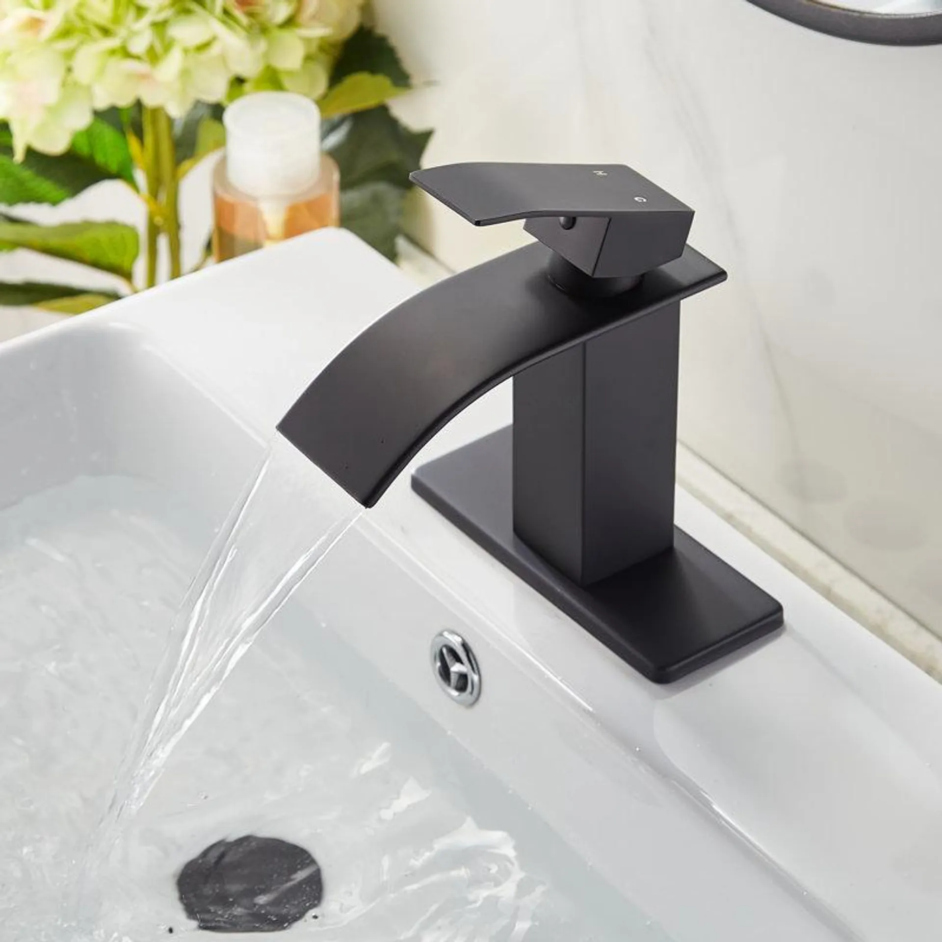 7771-BK Single-Hole Single-handle Bathroom Faucet with Drain Assembly