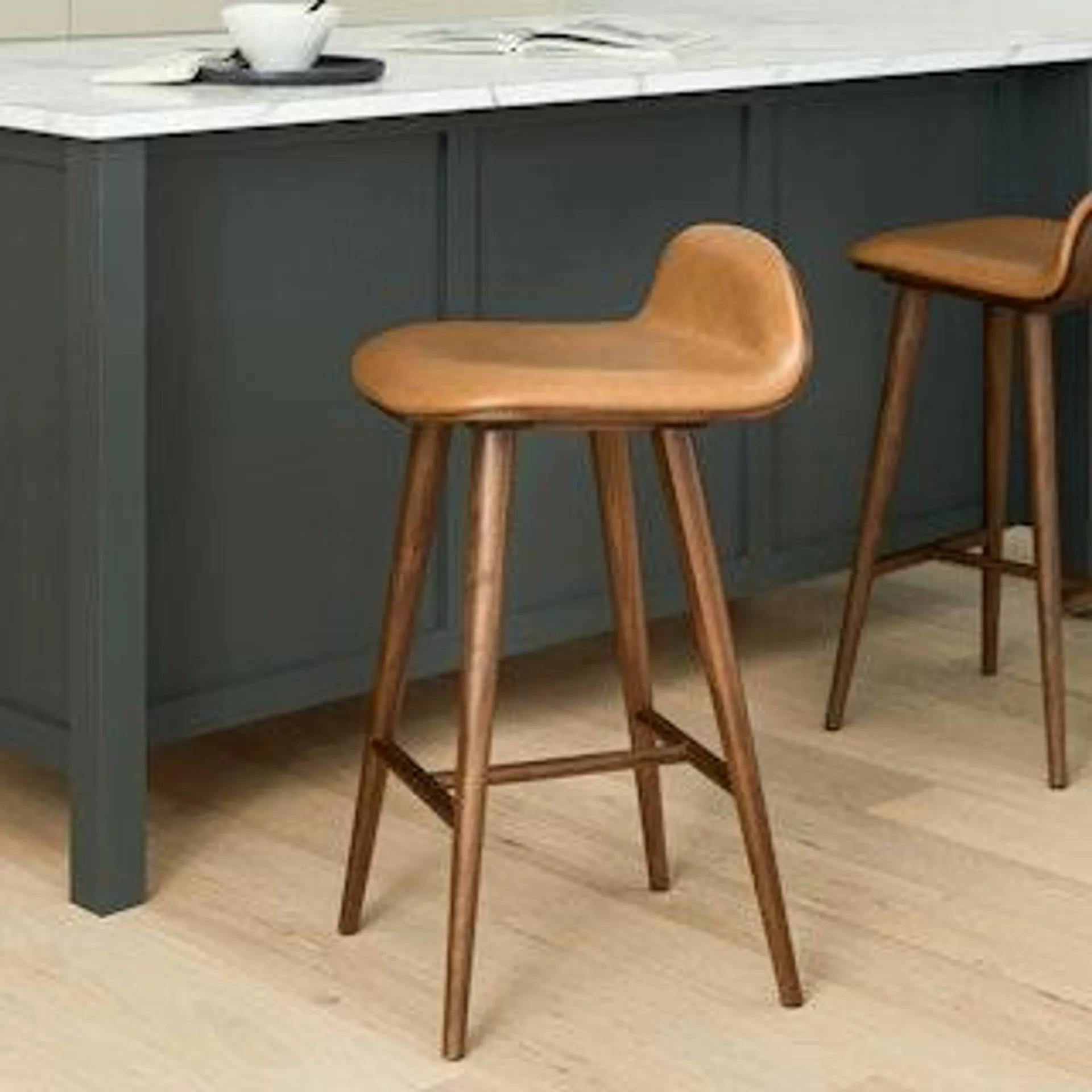 Sede Toscana Tan Walnut Counter Stool