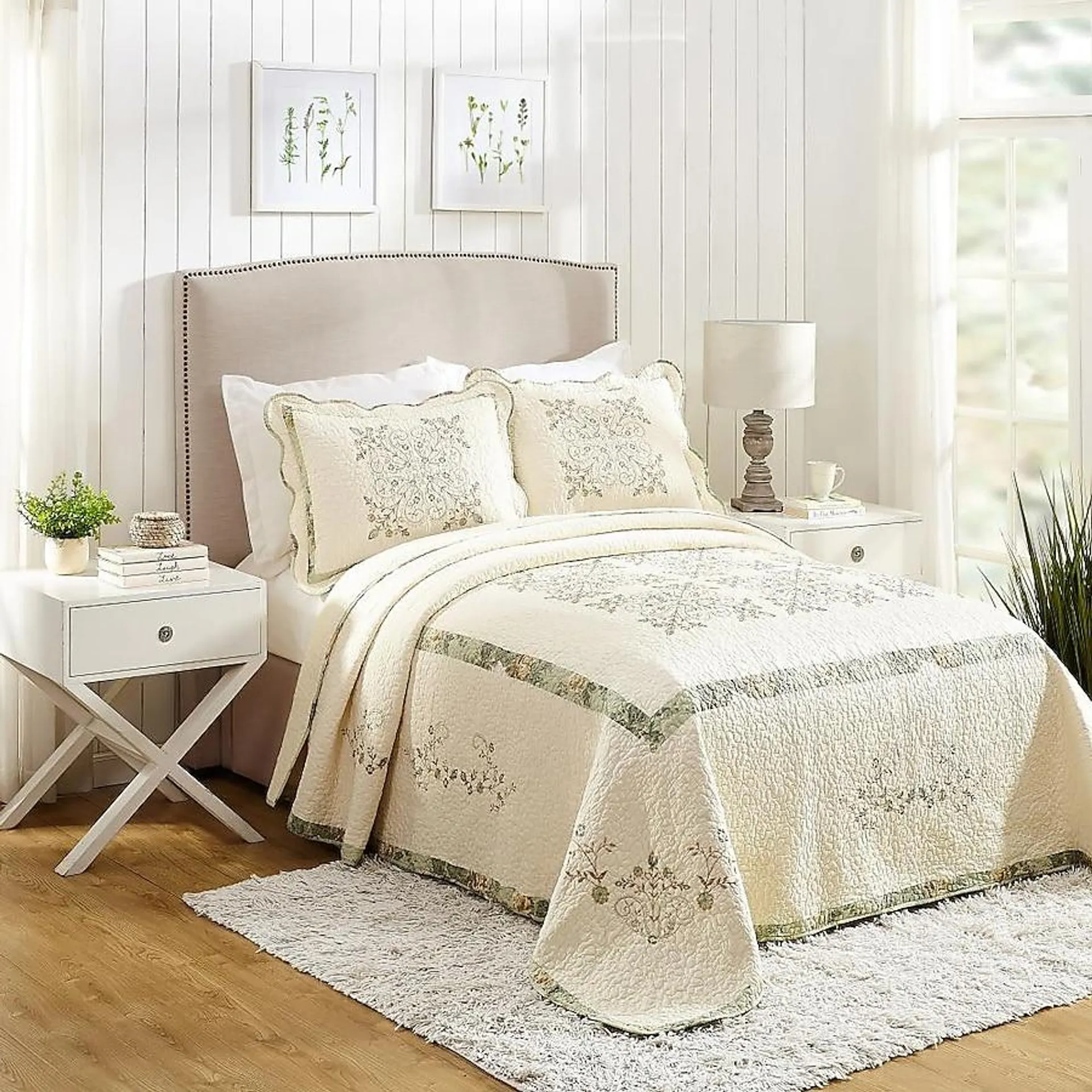 Mary Jane's Home Vintage Treasure Off-white Floral Reversible Queen Bedspread Cotton with ( Cotton Fill )
