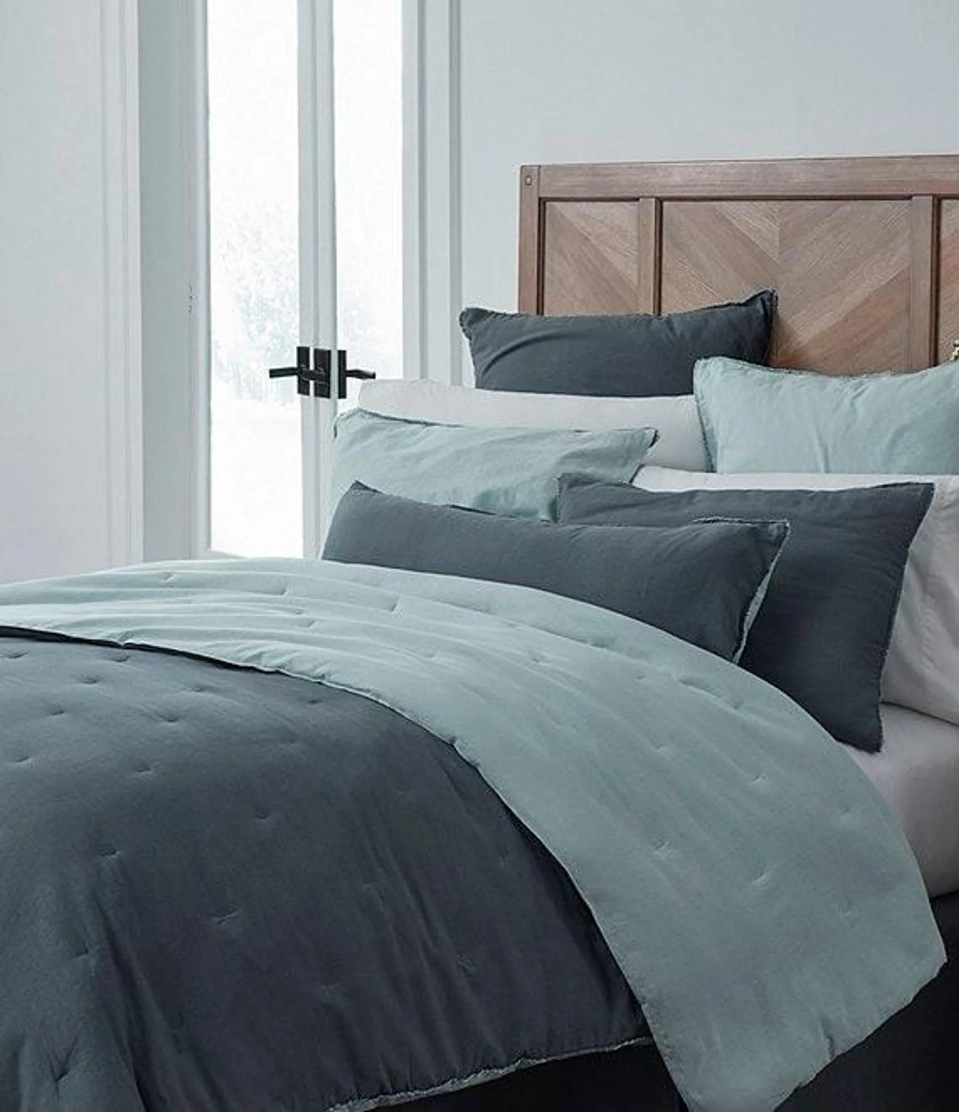 Simplicity Duo Cotton & Linen Fringed Reversible Comforter