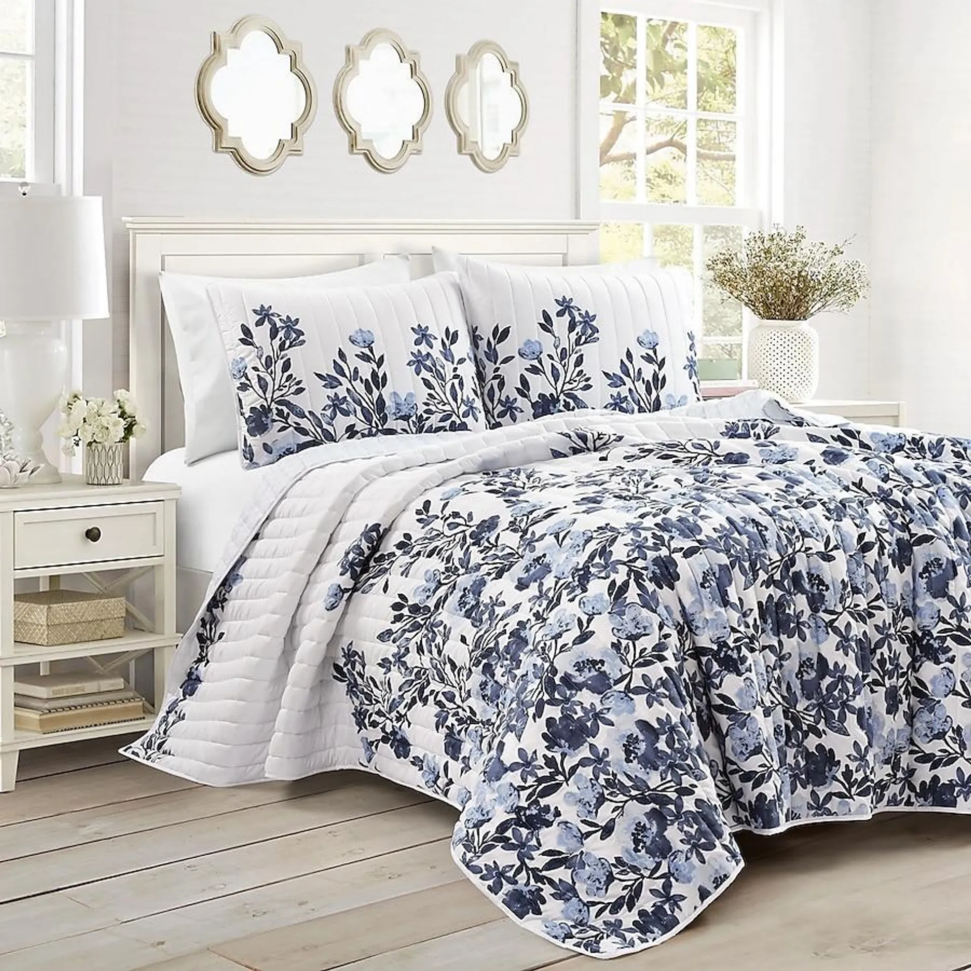 Lush Decor Navy Floral Reversible Full/Queen Quilt with (Fill)