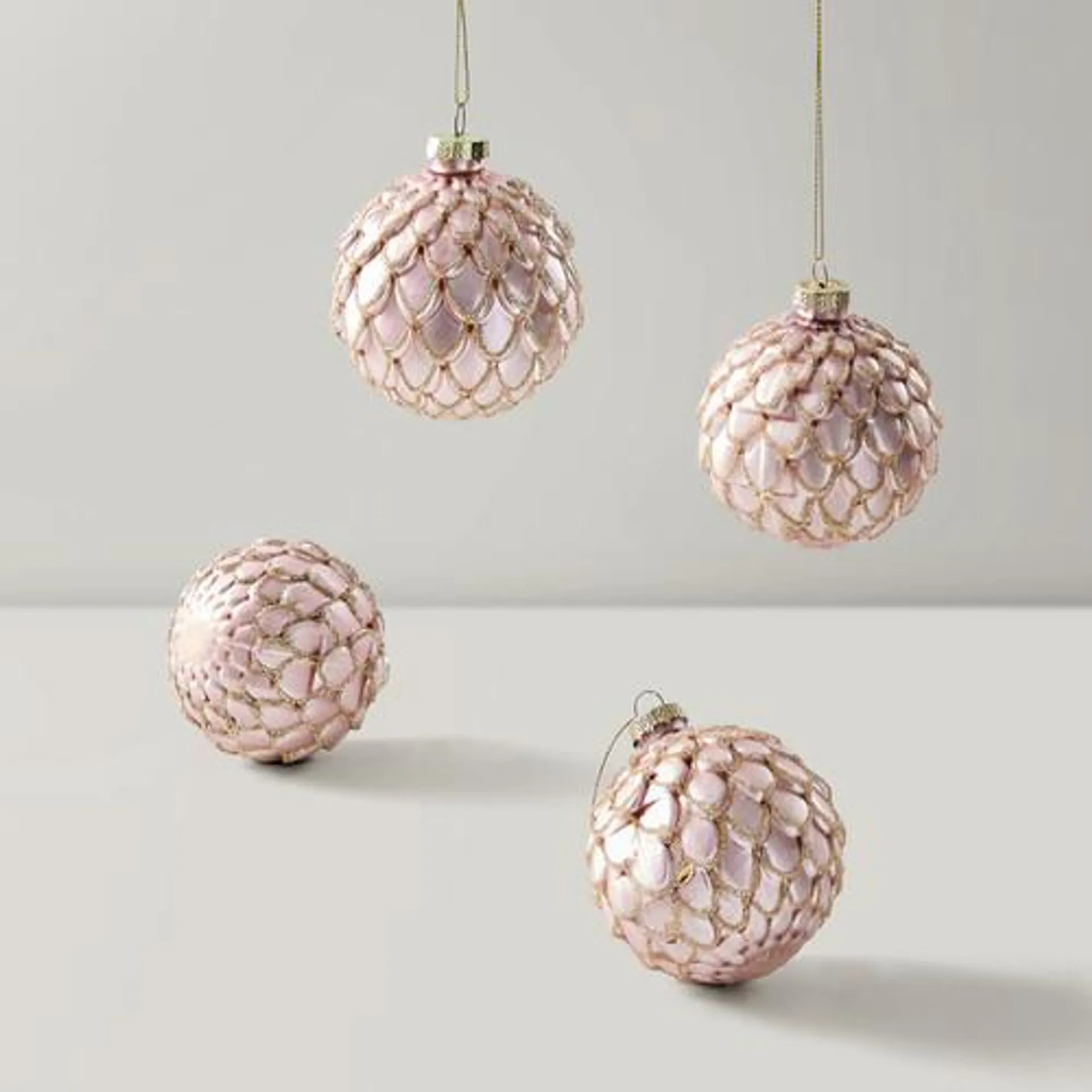 Glittered Scallop Ornament - Set of 4