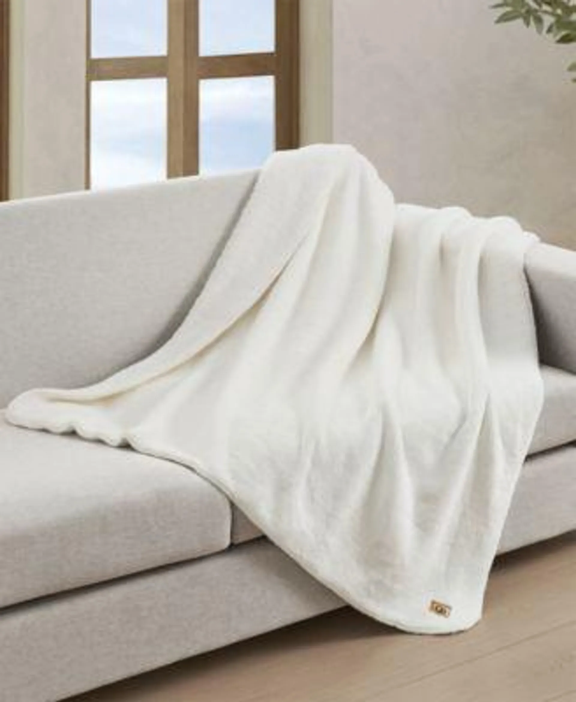 Saige Plush Throw, 50" x 70"