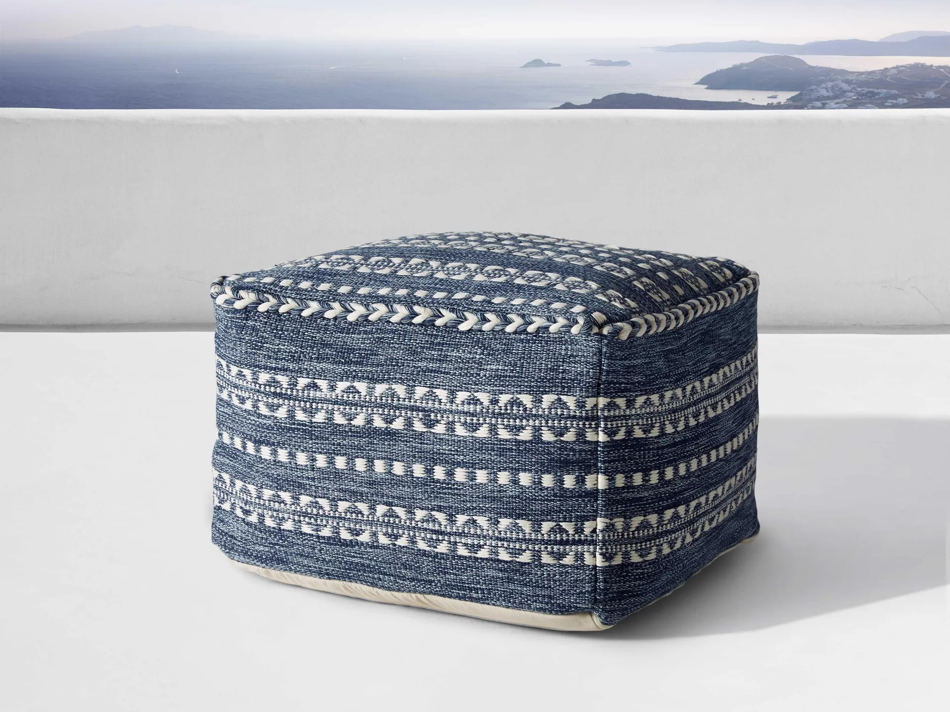 Nikko Performance Pouf