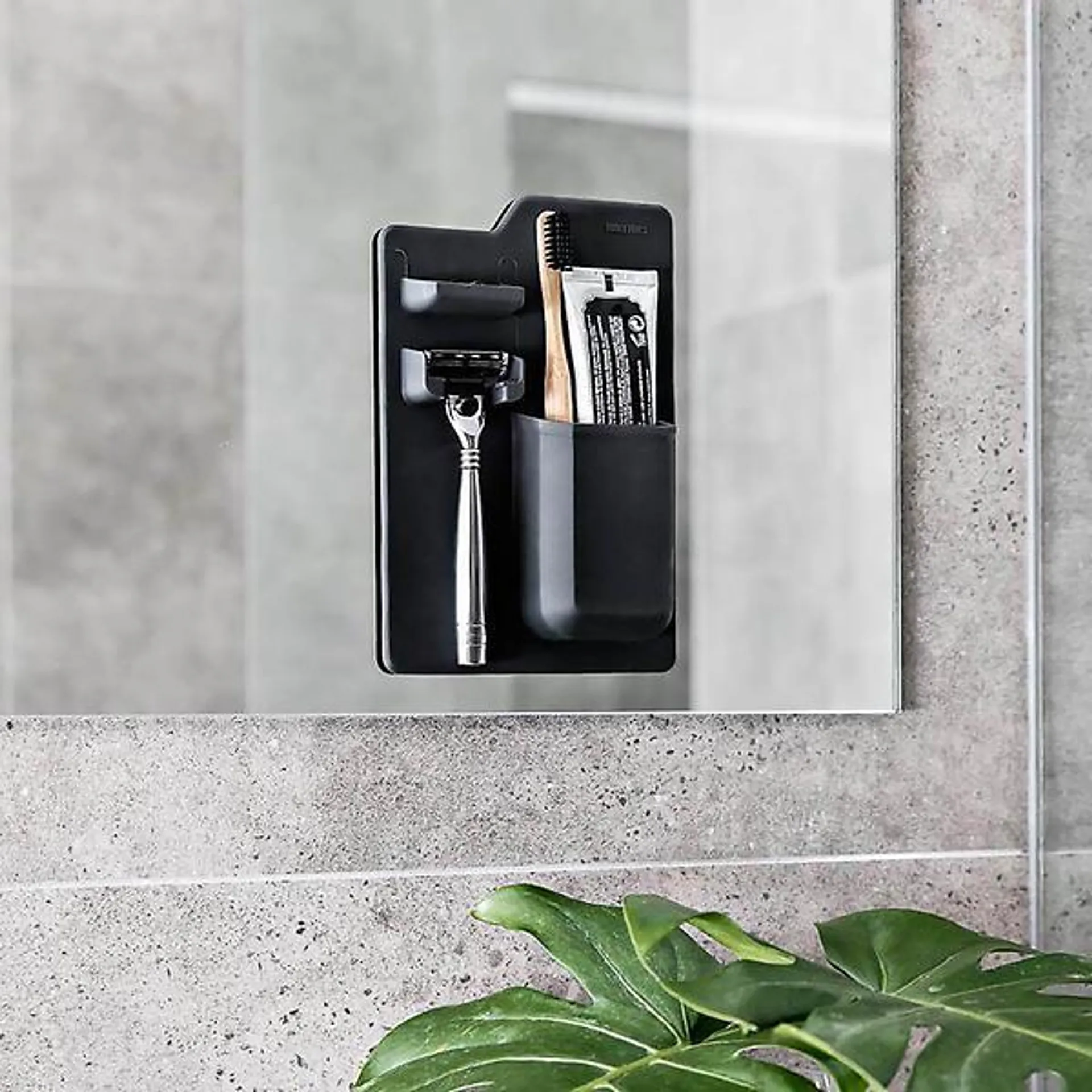 Tooletries Toothbrush & Razor Holder