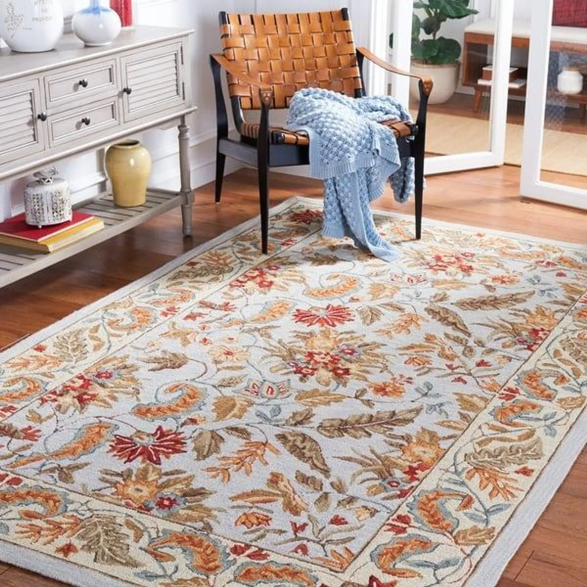 SAFAVIEH Handmade Chelsea Ashlyn French Country Floral Wool Rug