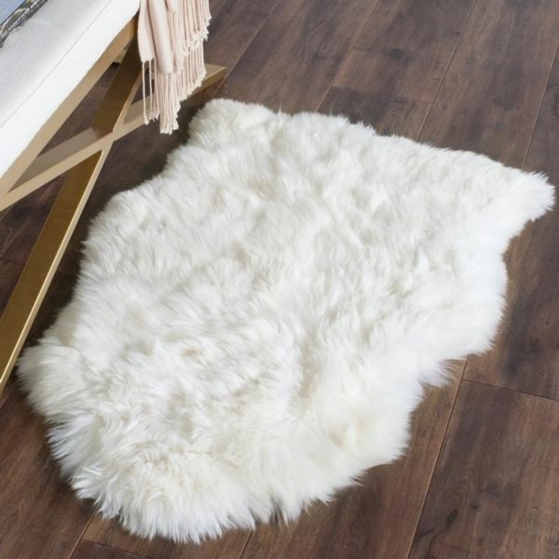 SAFAVIEH Handmade Sheepskin Aybek Genuine Pelt Rug