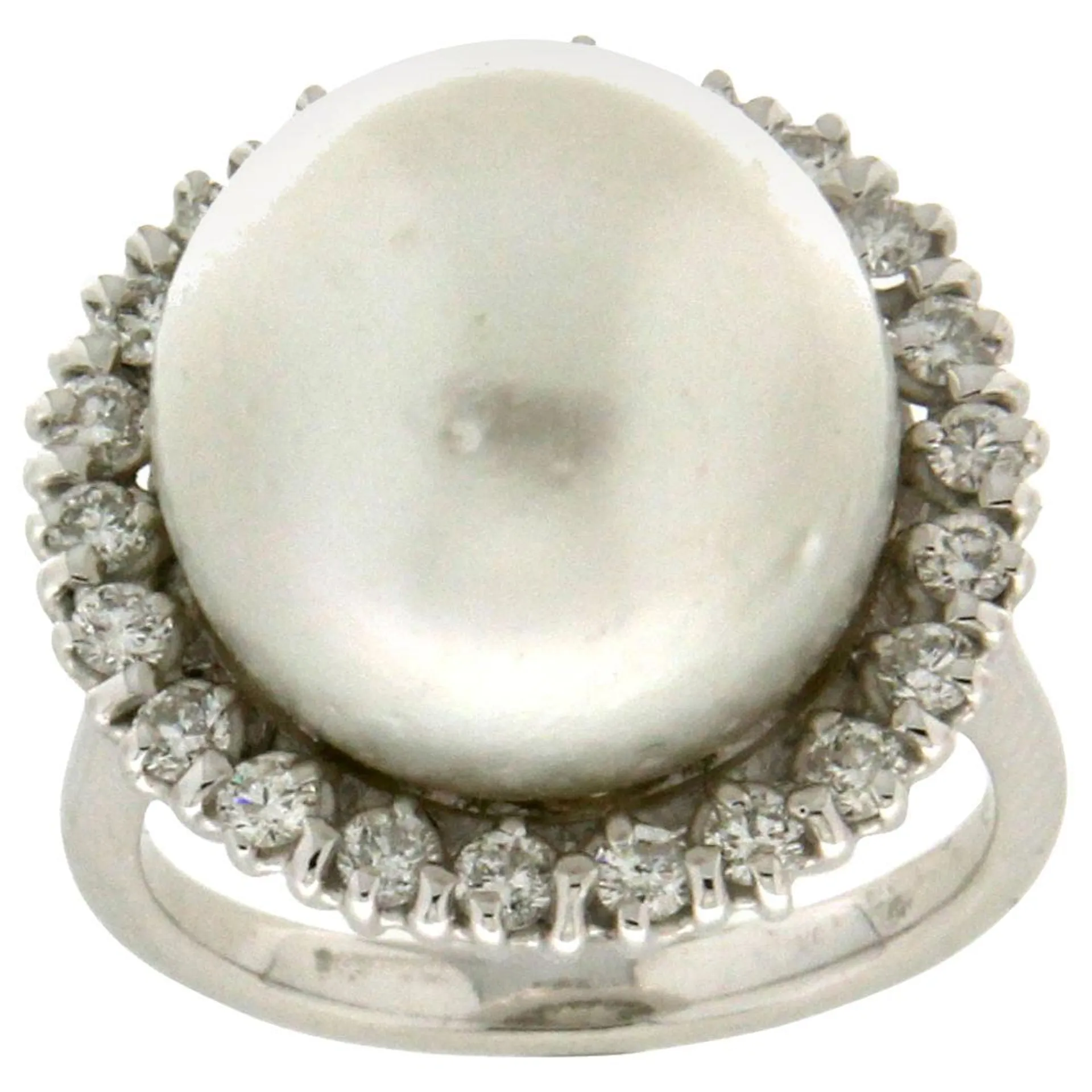 Handcraft Australian Pearl 18 Karat White Gold Diamonds Cocktail Ring