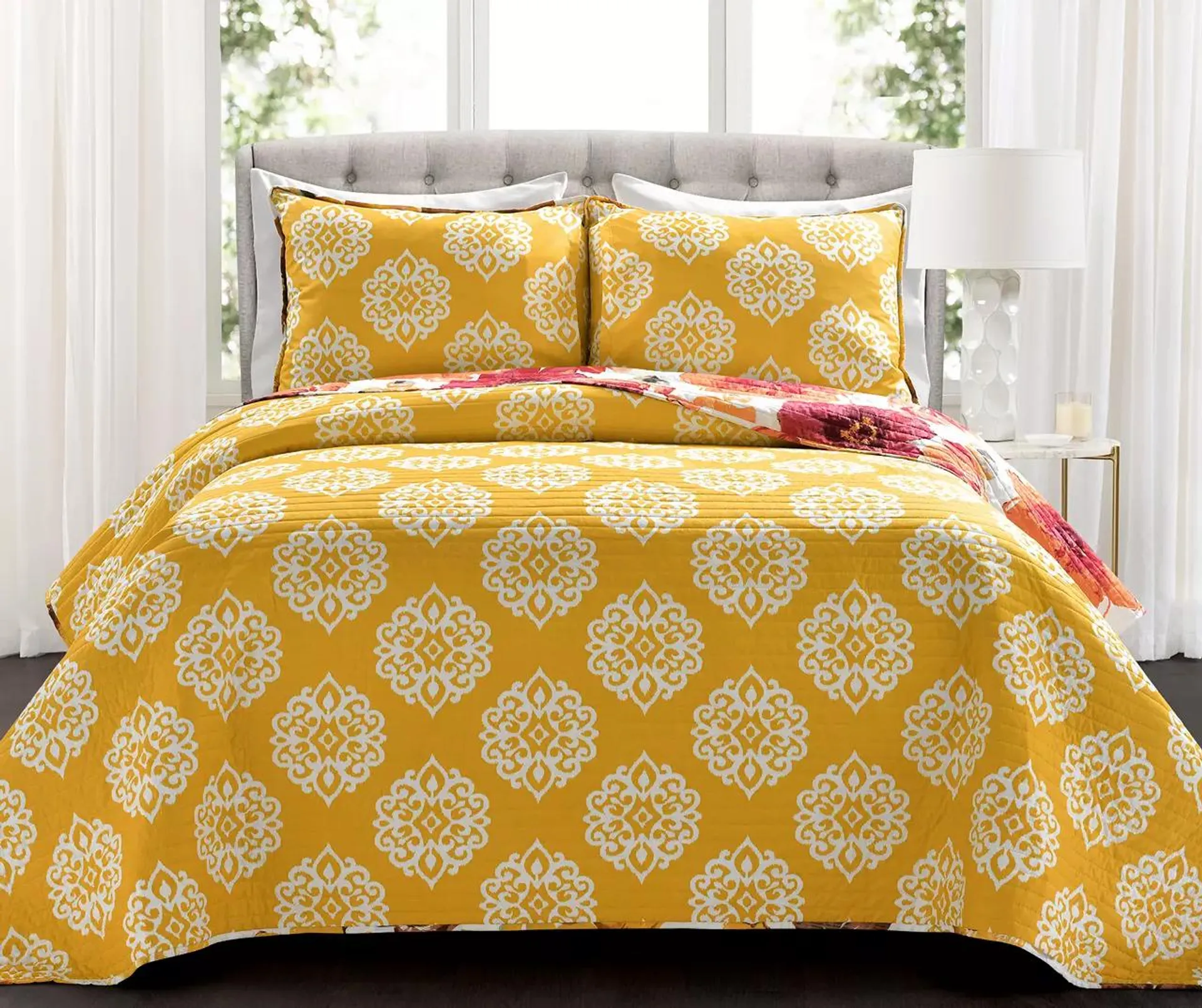 Leah Red & Orange Floral Reversible Full/Queen 3-Piece Quilt Set