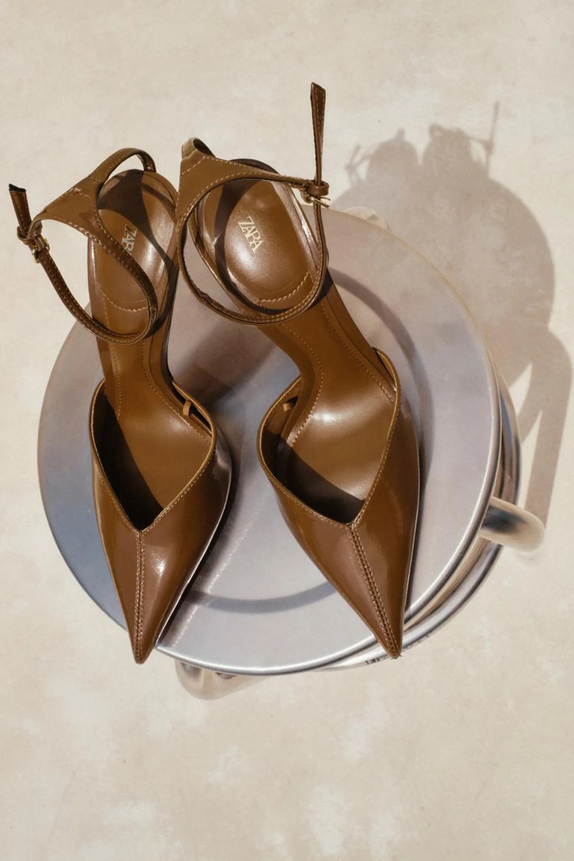 PATENT FINISH HEELED SHOES