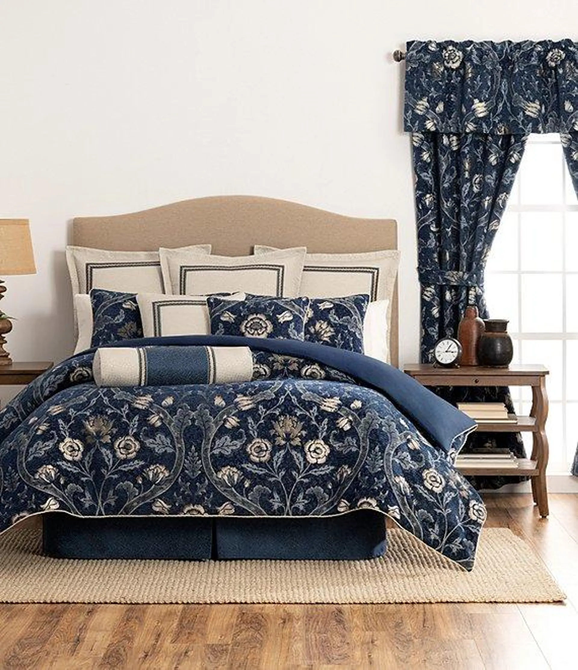 Cynthia Comforter Set