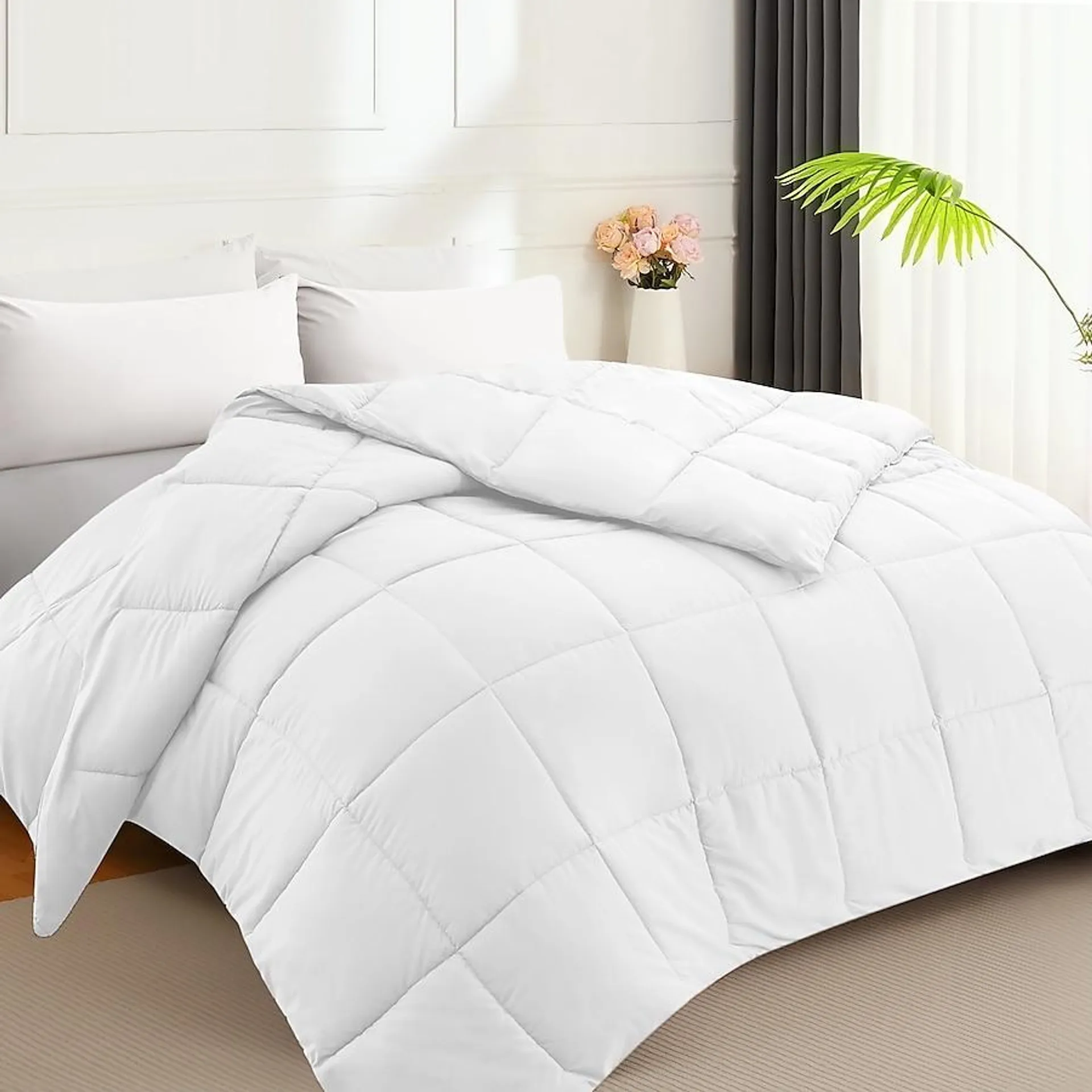 VOUA 165gsm All-season White Solid Reversible Queen Comforter Microfiber with ( Down Alternative Fill )