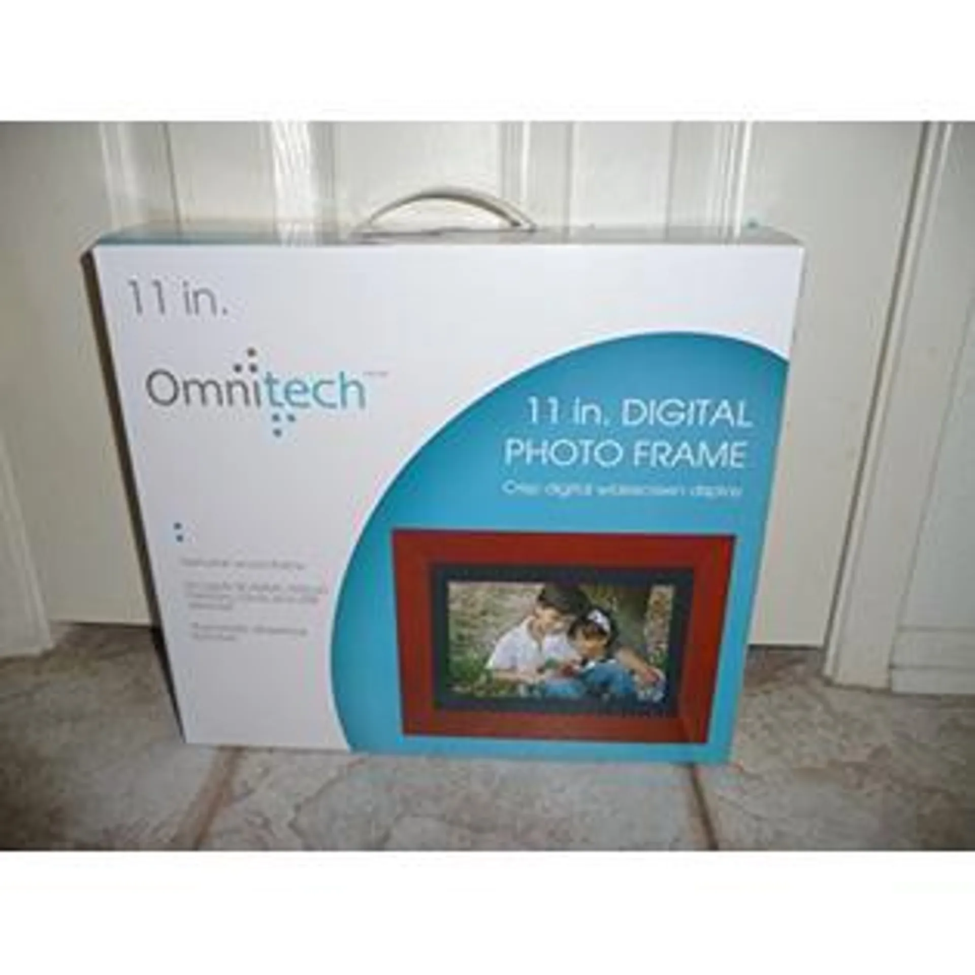 Omnitech 11- Inch Digital Photo Frame