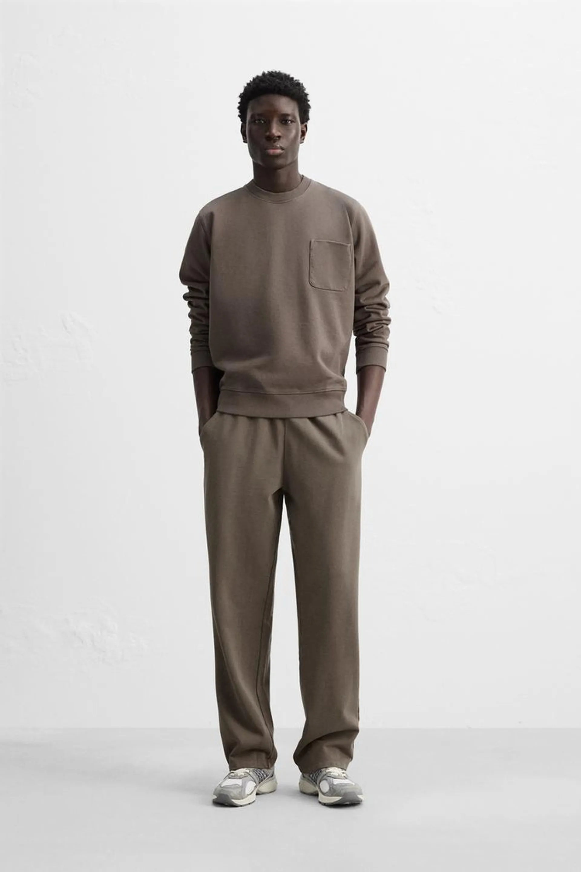 REGULAR FIT JOGGER PANTS