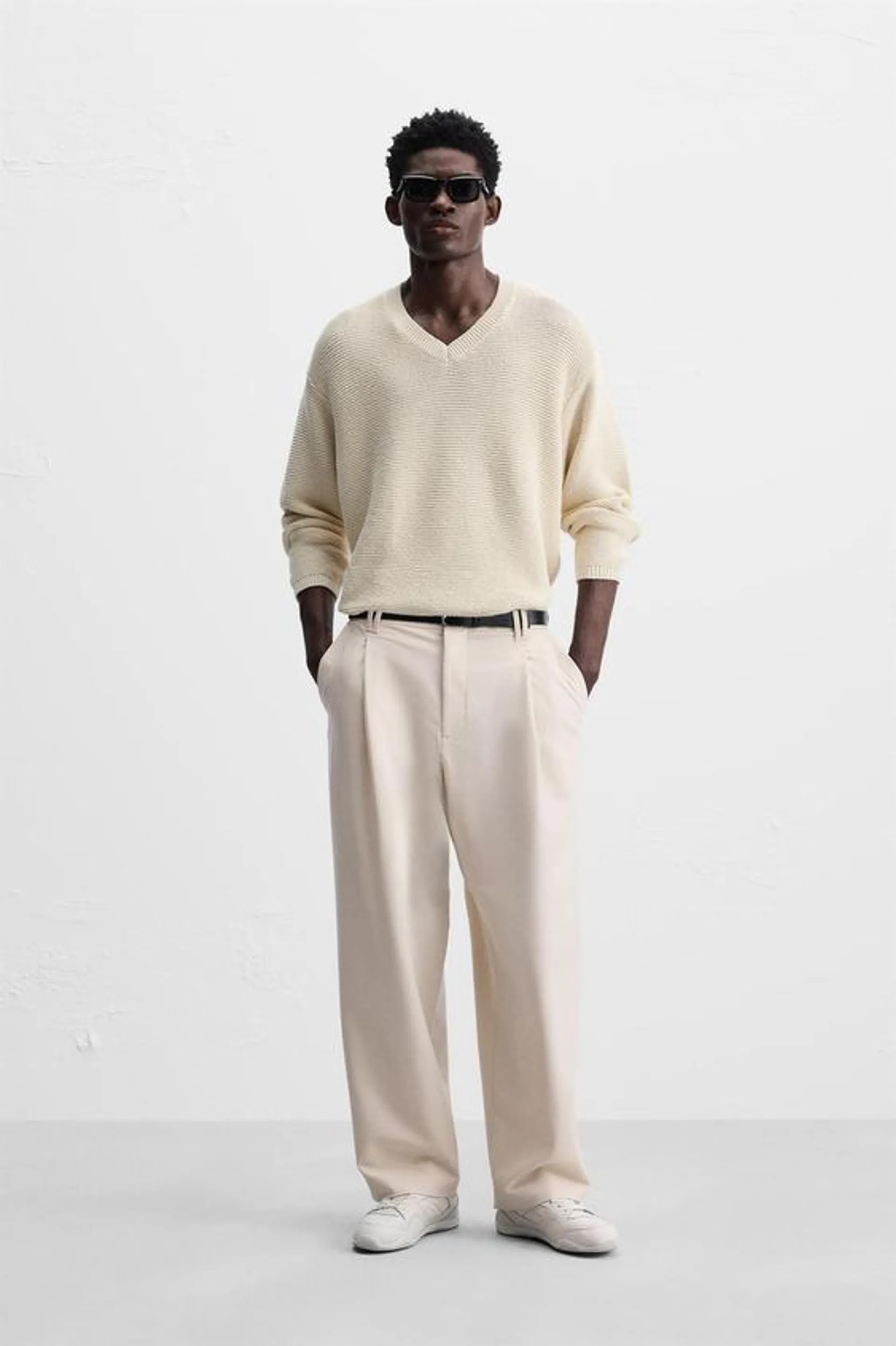 RELAXED FIT PLEATED PANTS